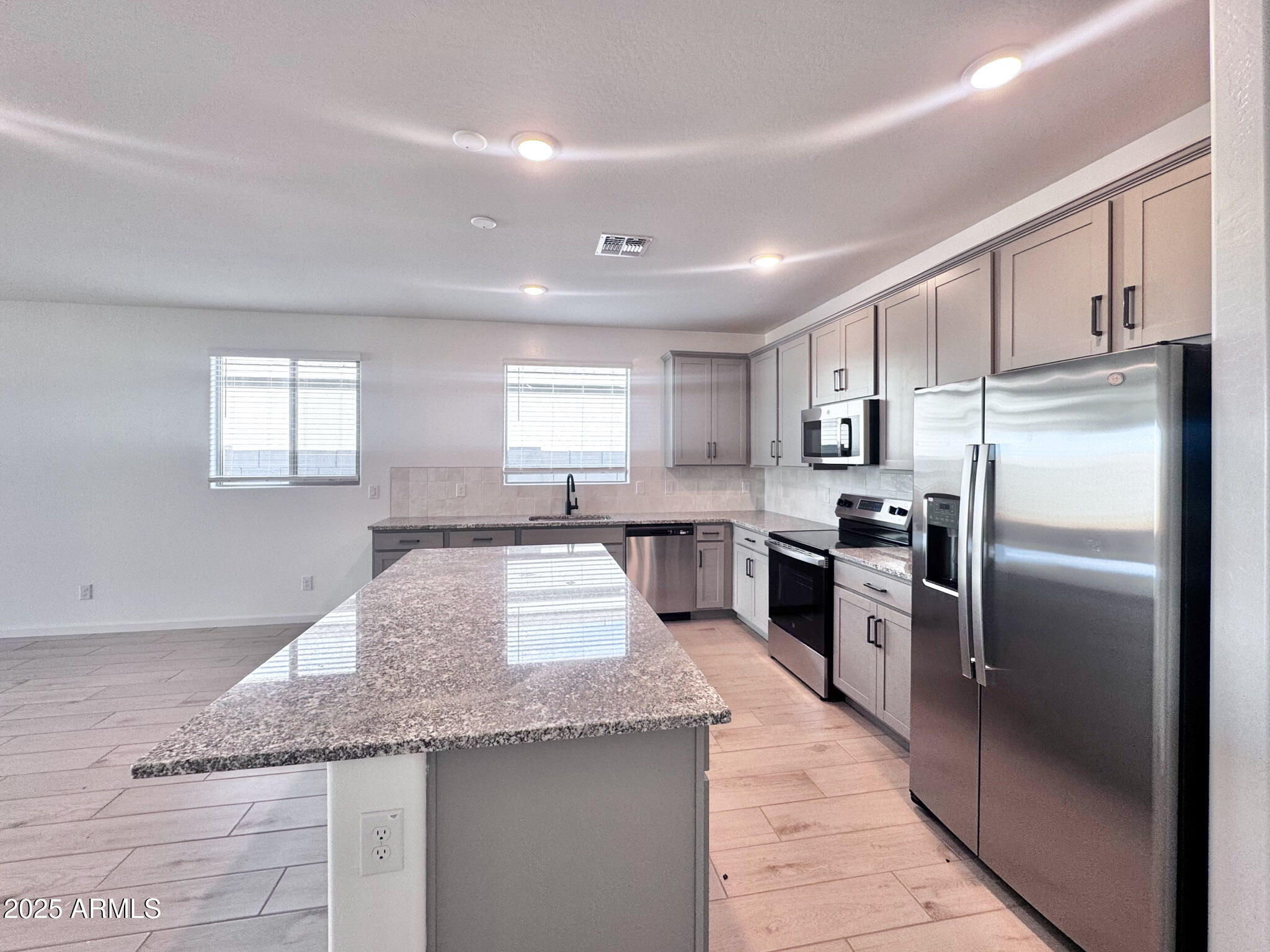 15736 W CAMDEN Avenue