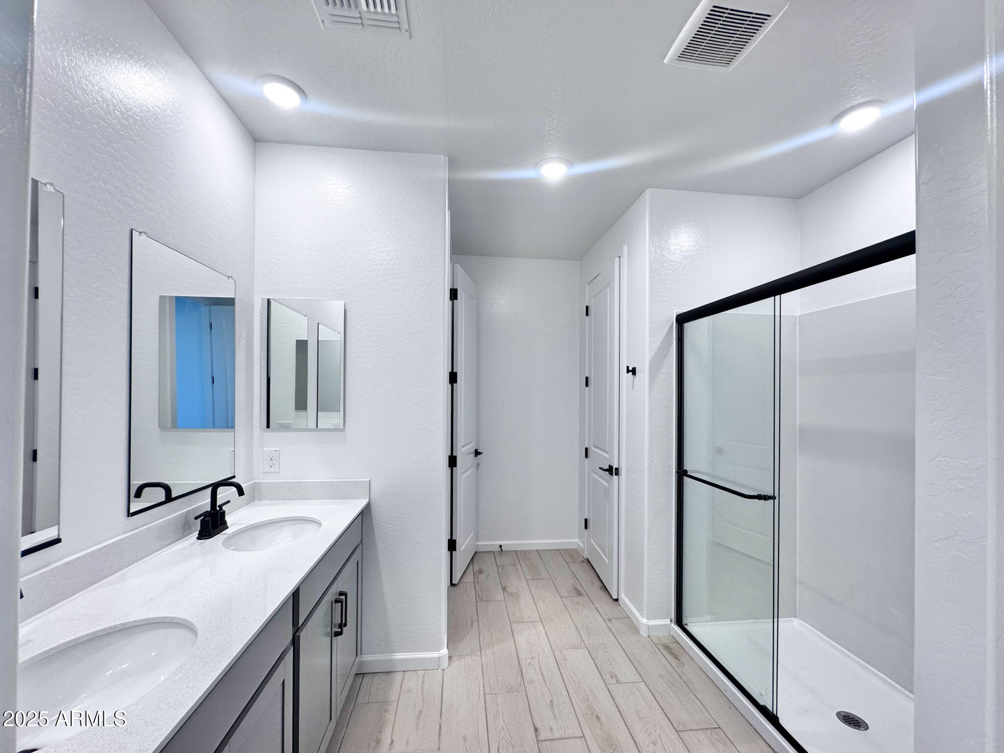 15736 W CAMDEN Avenue