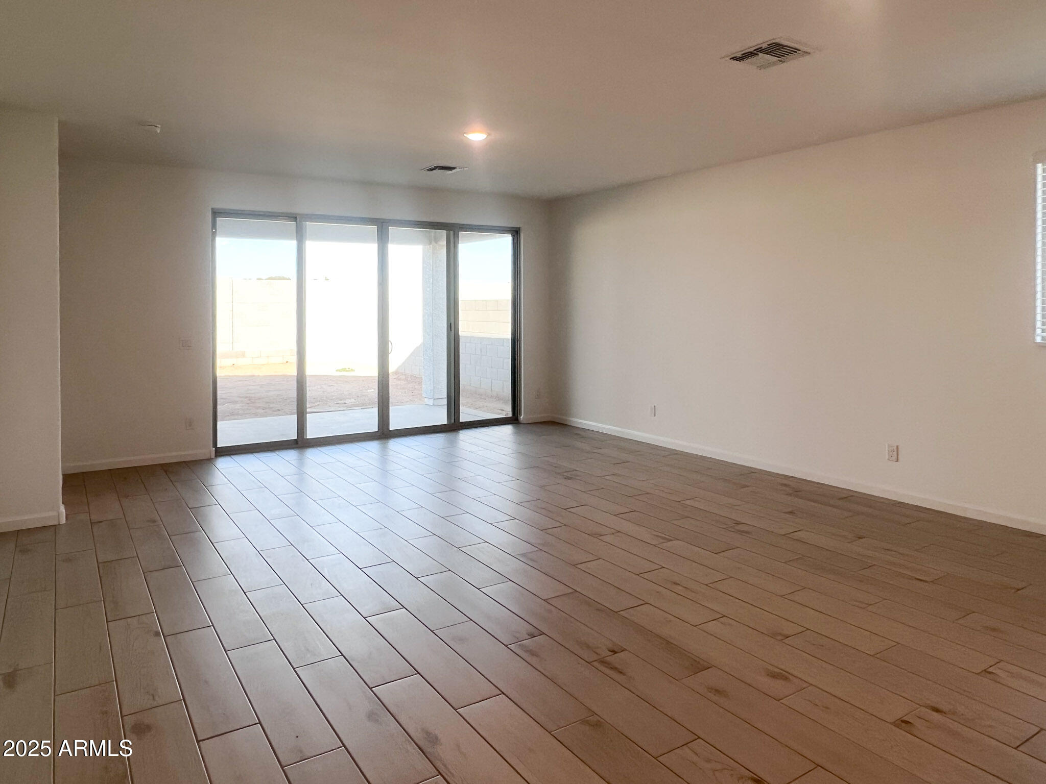 15736 W CAMDEN Avenue