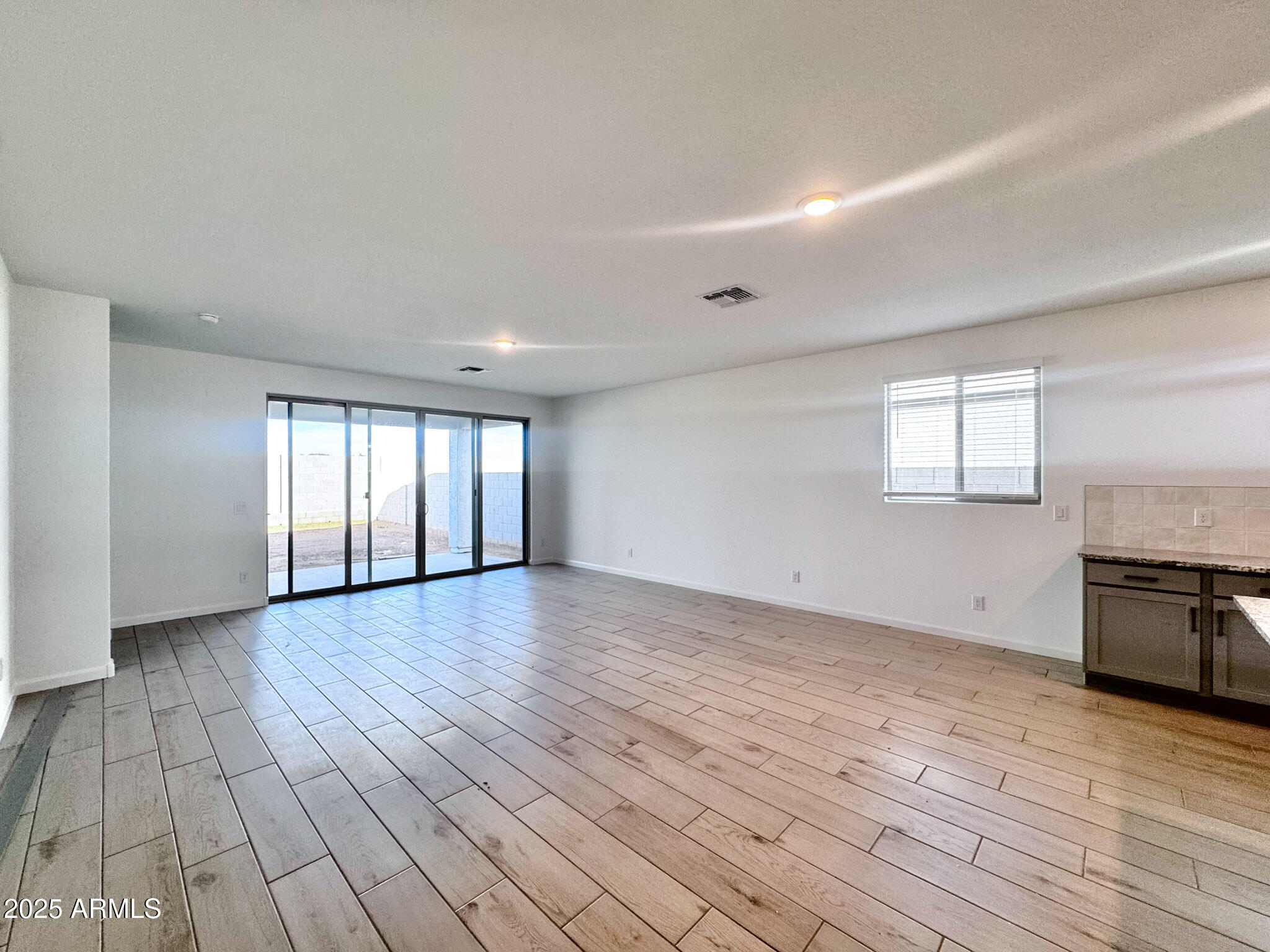 15736 W CAMDEN Avenue