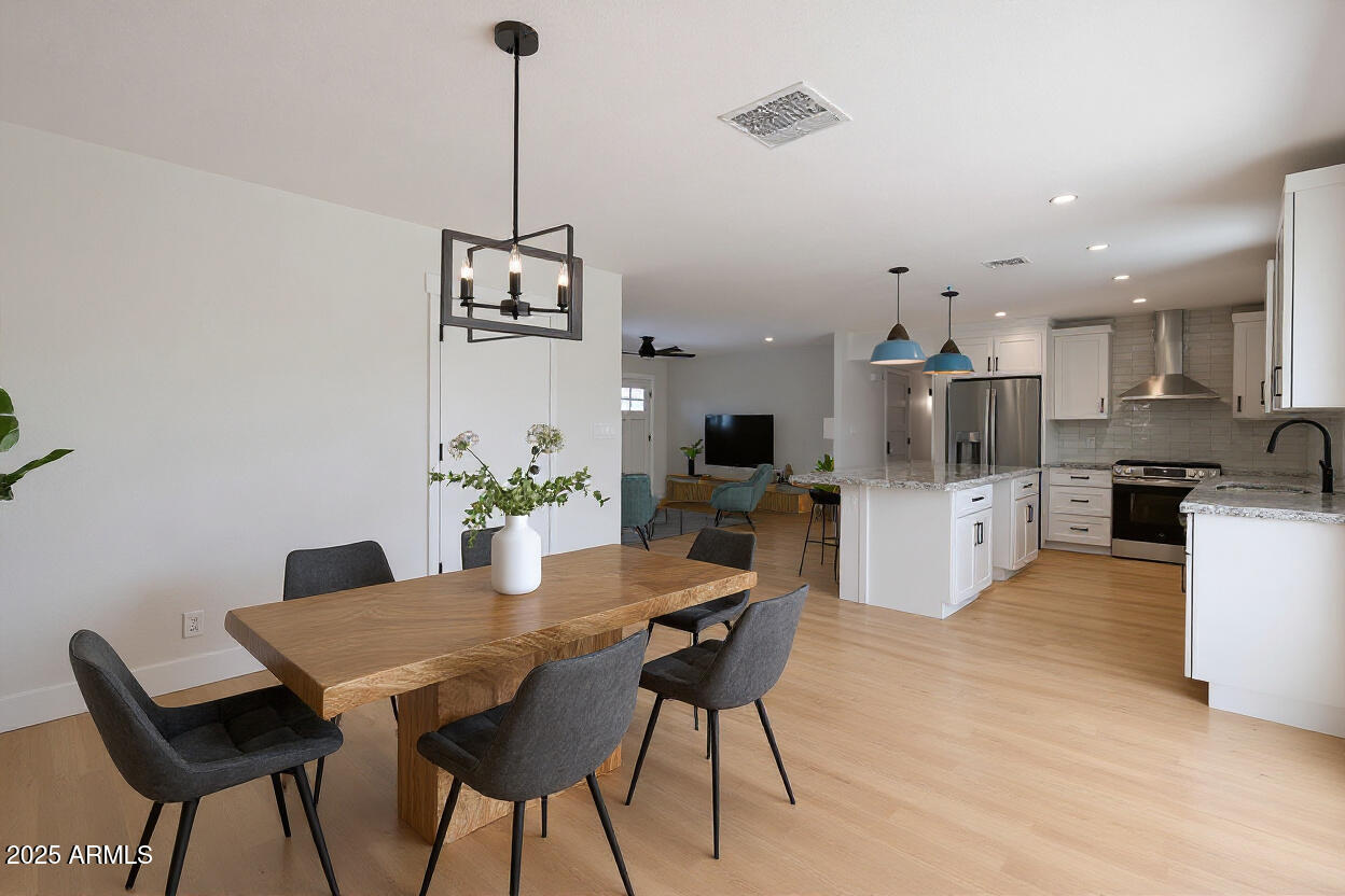 6731 E MORELAND Street