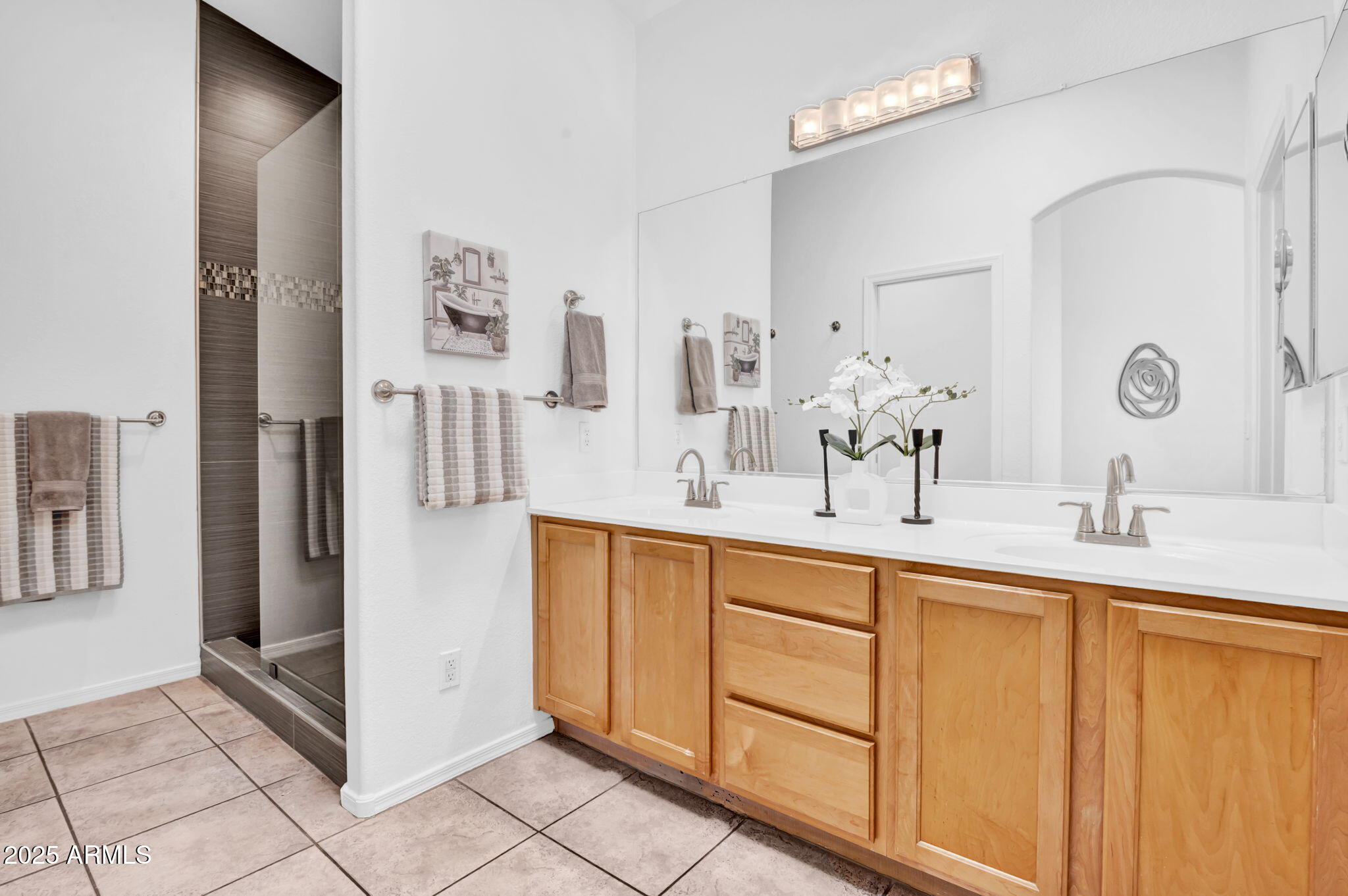 3252 E MALDONADO Drive