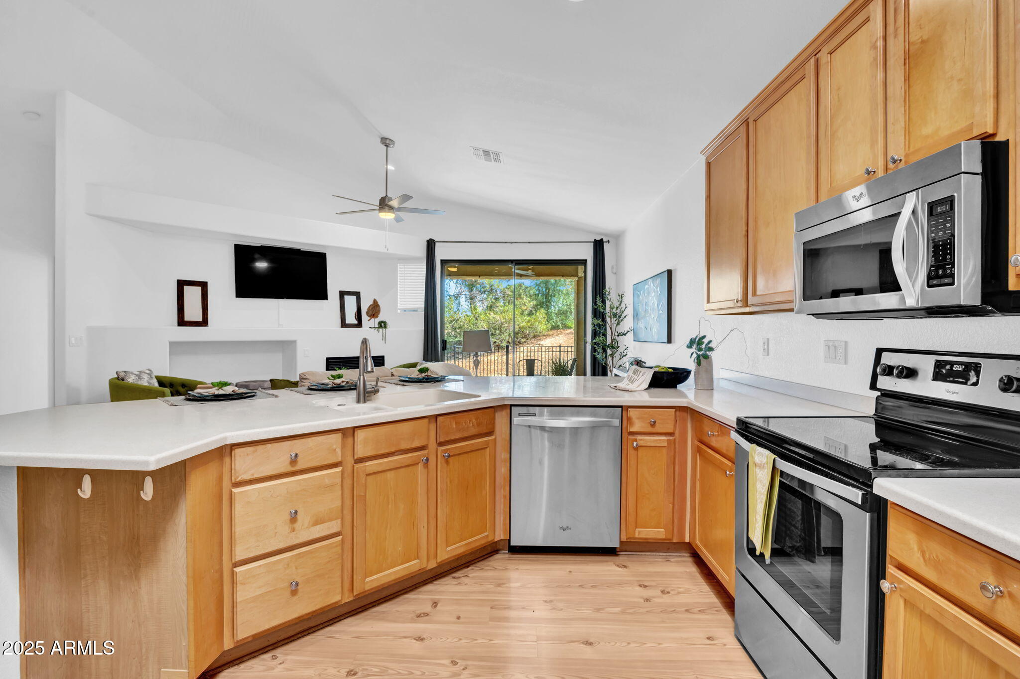 3252 E MALDONADO Drive