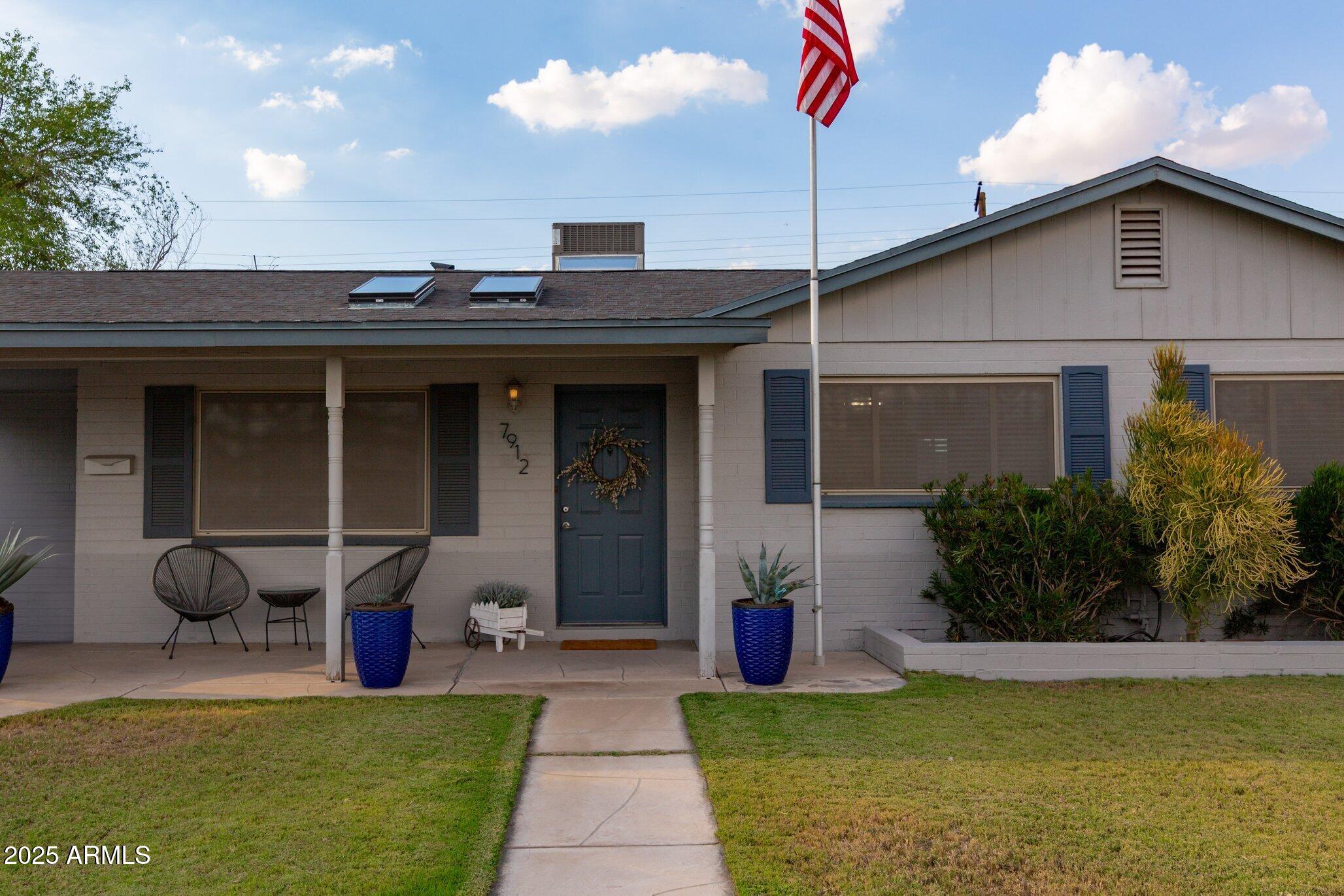 7912 E MORELAND Street