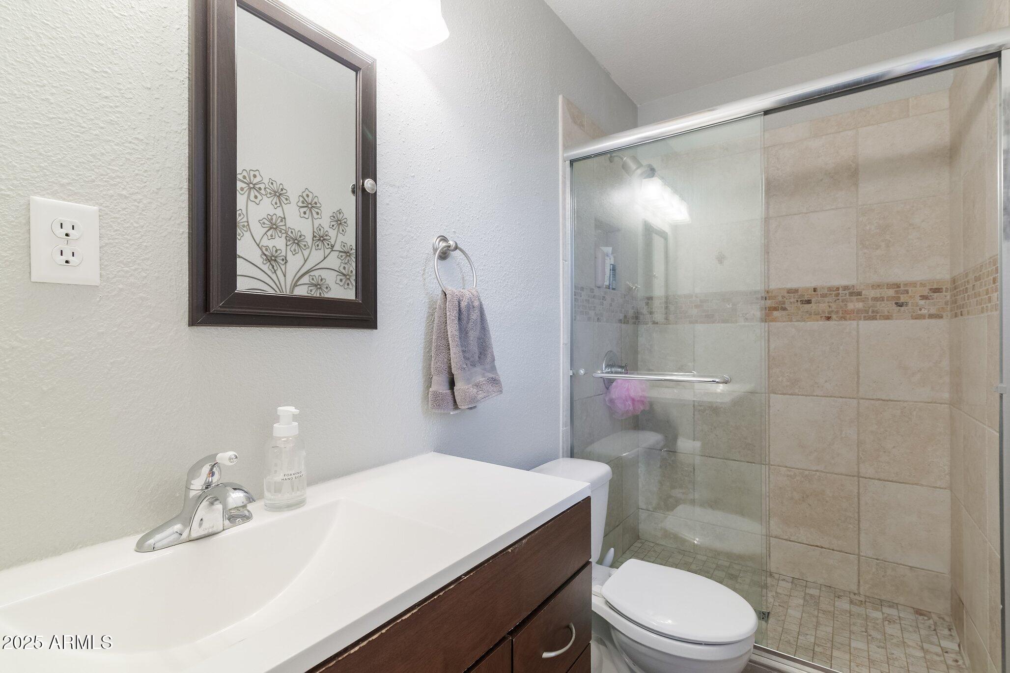 7912 E MORELAND Street