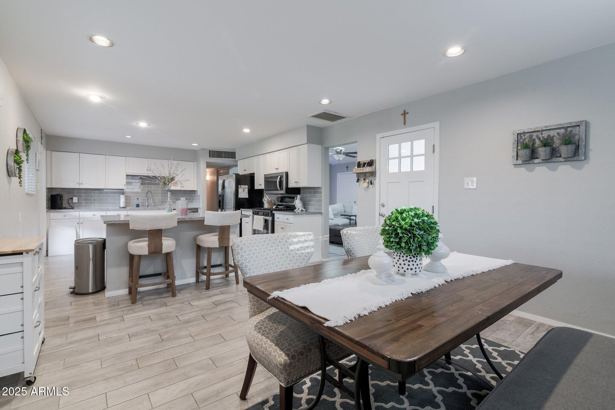 7912 E MORELAND Street