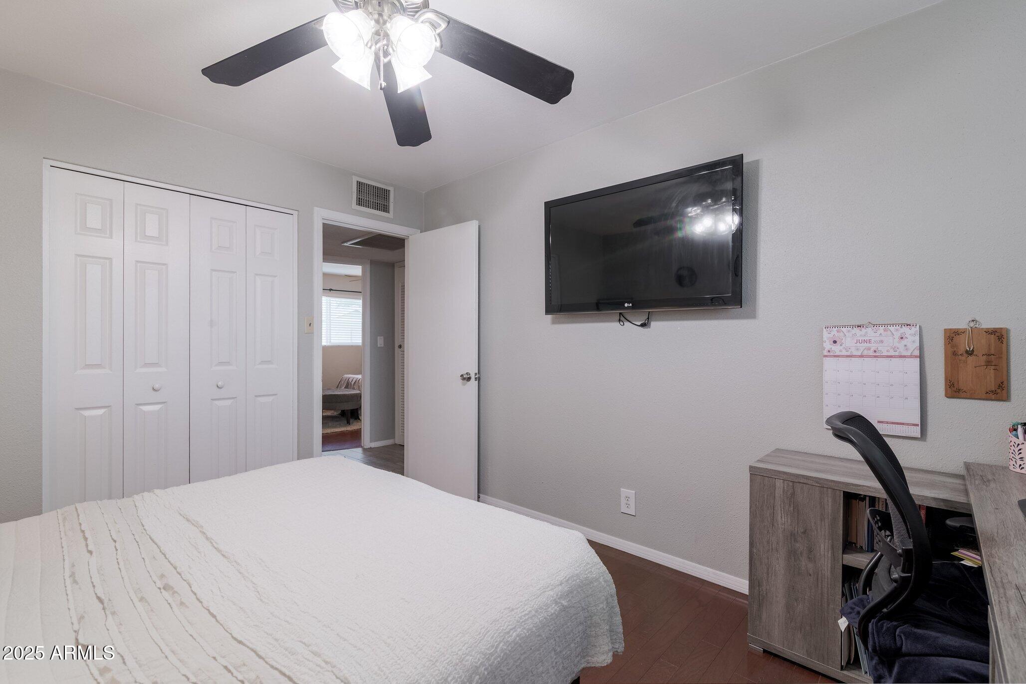 7912 E MORELAND Street