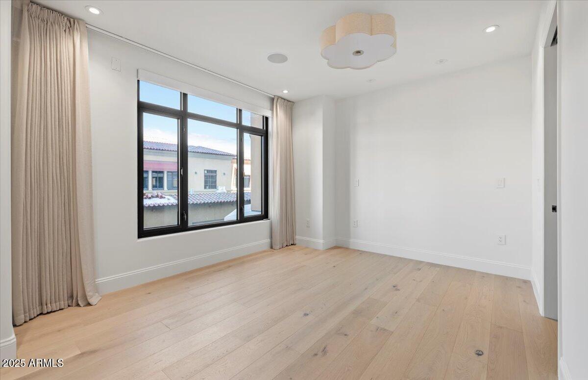 7181 E CAMELBACK Road, 301