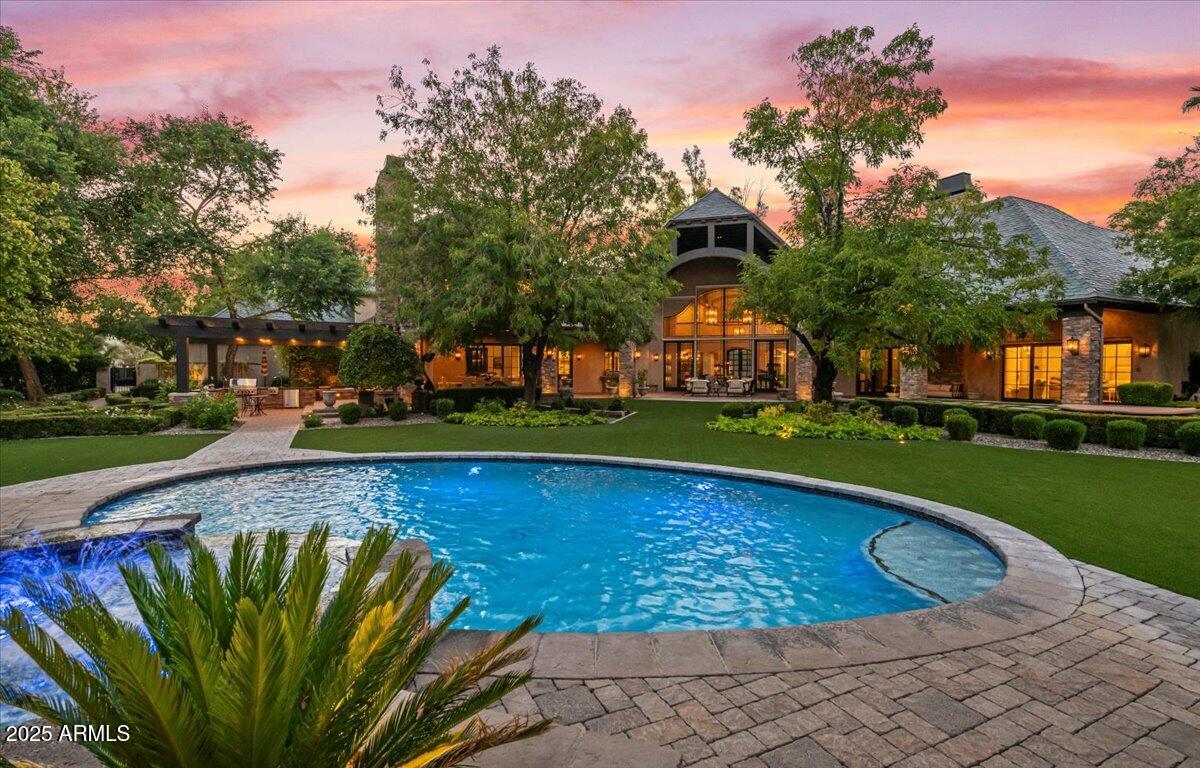 2205 E COLTER Street