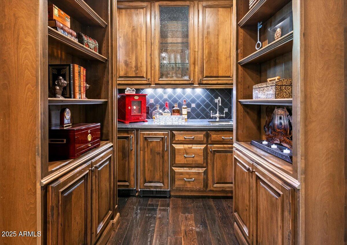 2205 E COLTER Street