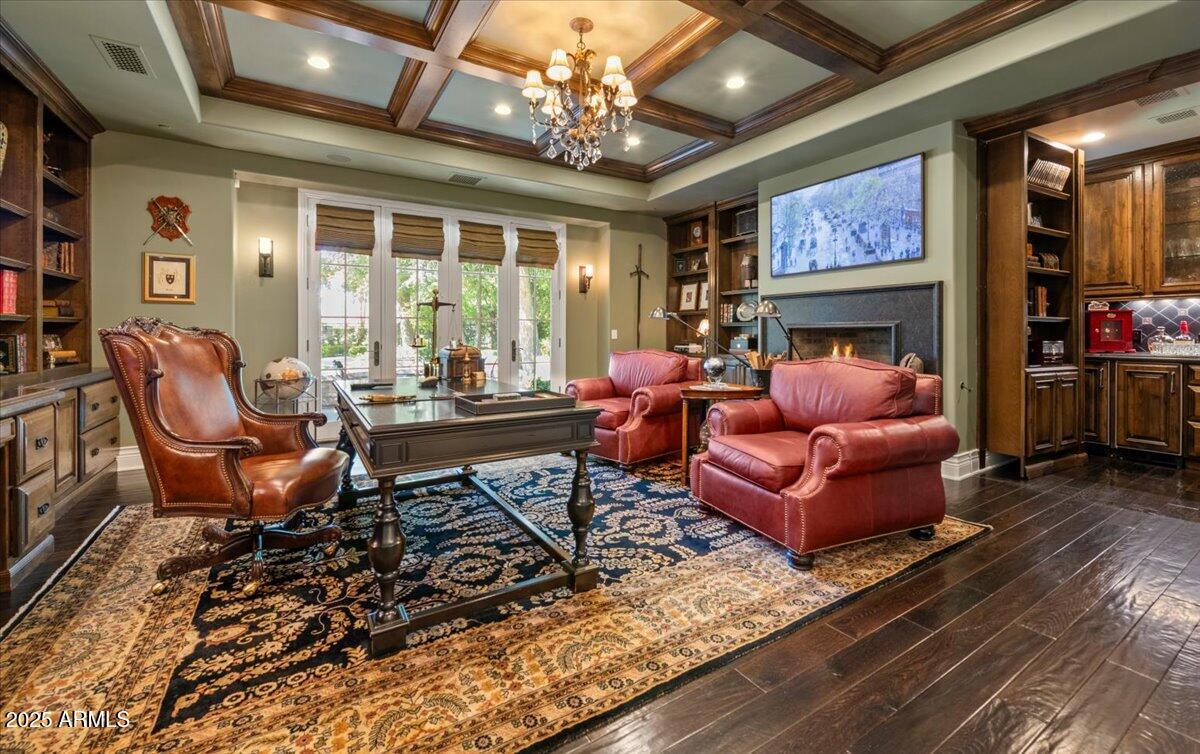 2205 E COLTER Street