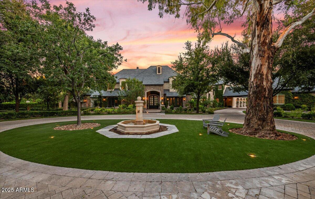 2205 E COLTER Street