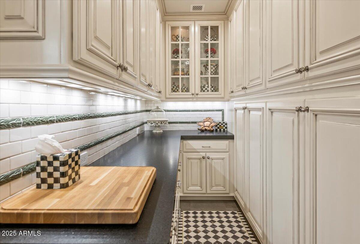 2205 E COLTER Street