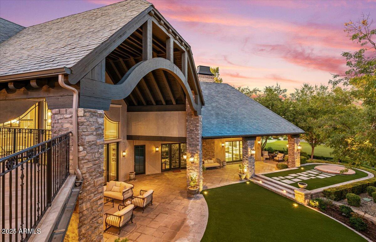 2205 E COLTER Street