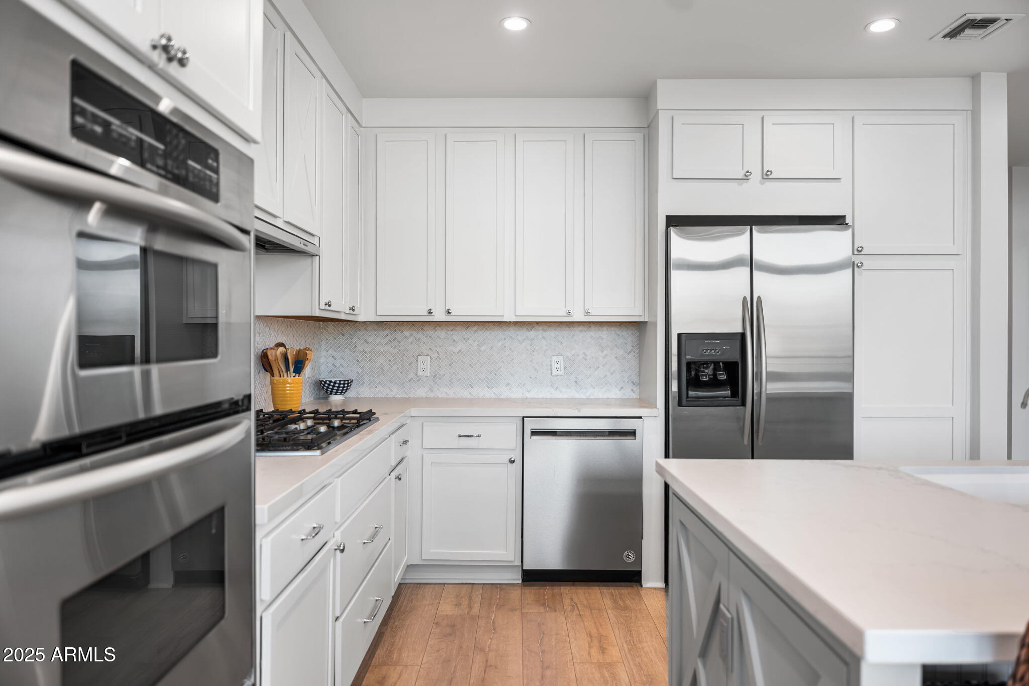 208 W PORTLAND Street, 662