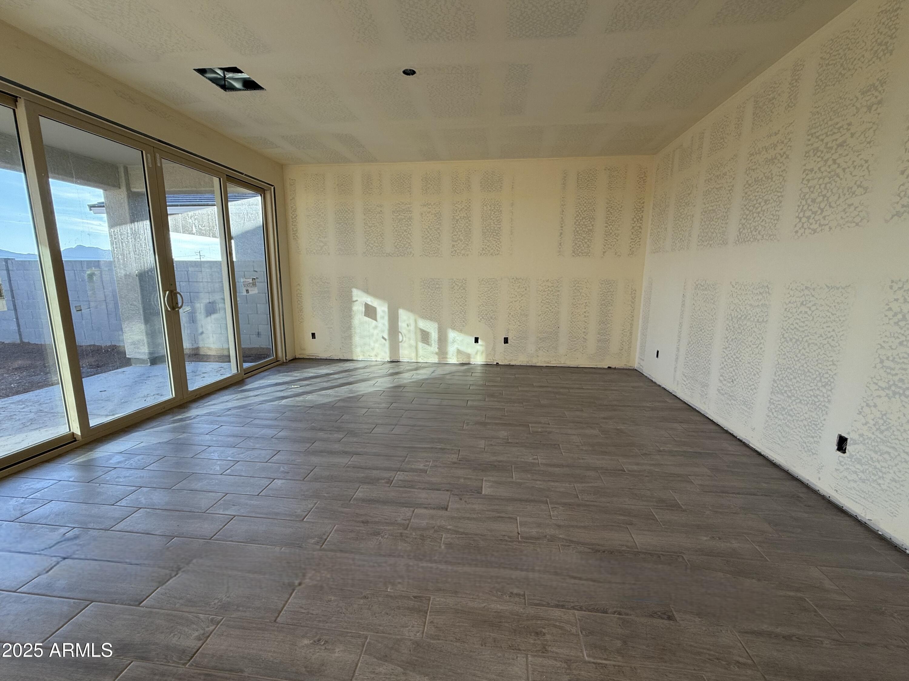 9549 W TAMARISK Avenue