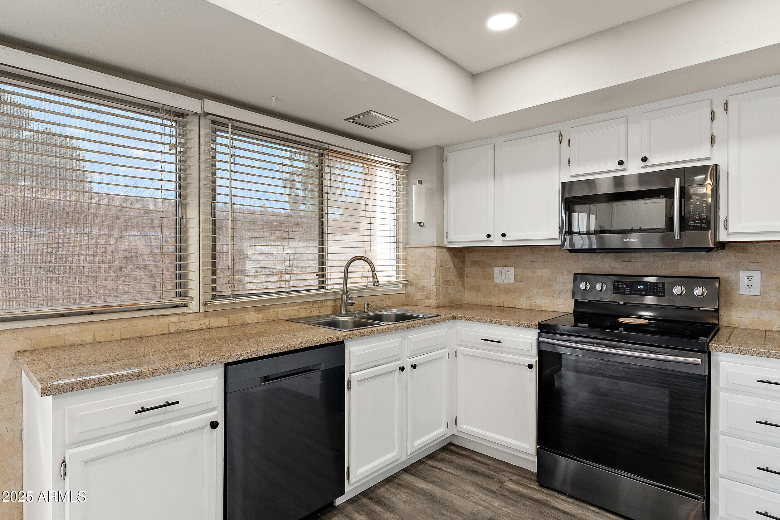 1617 E SOUTHERN Avenue