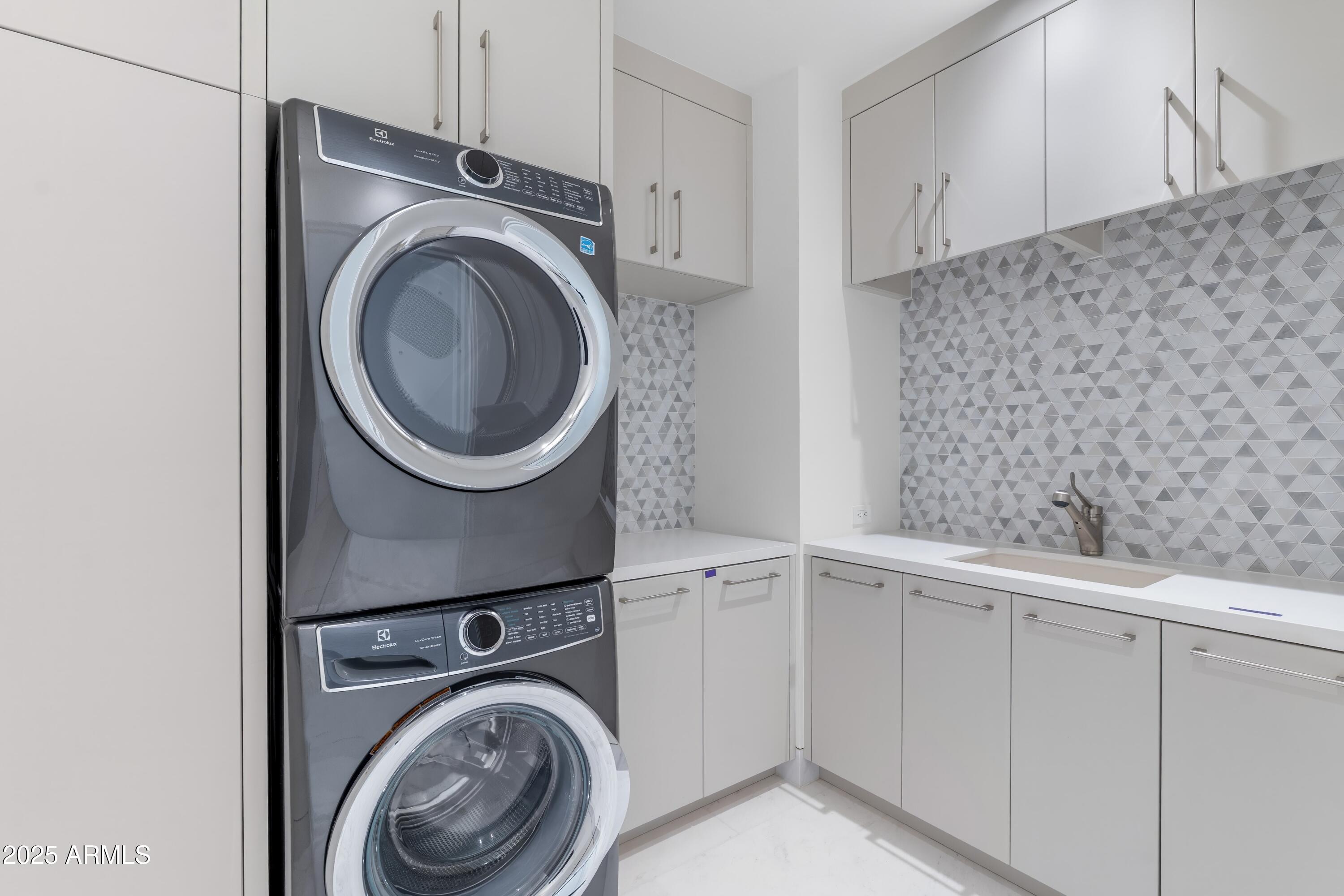 6587 N PALMERAIE Boulevard, 2041