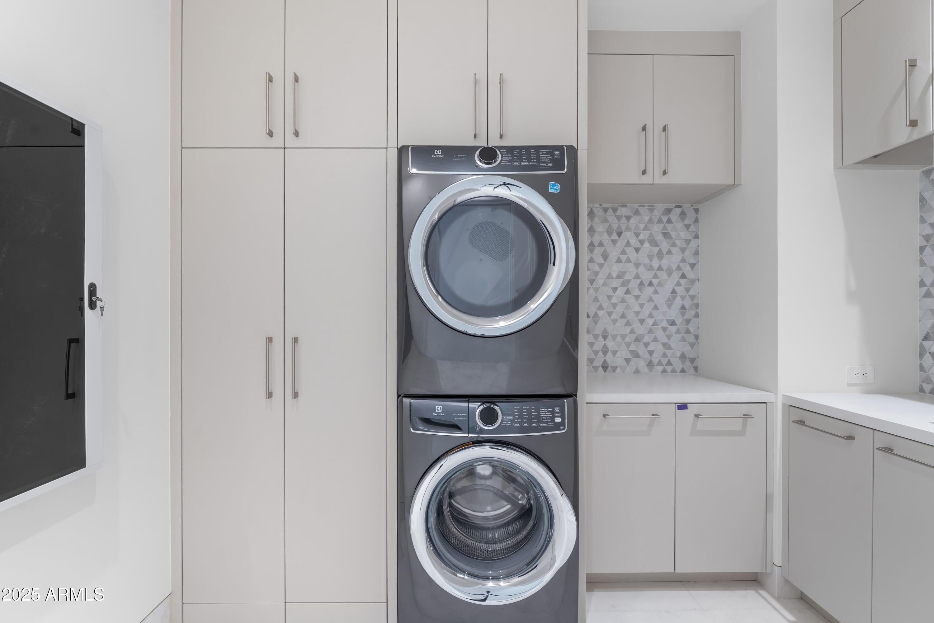 6587 N PALMERAIE Boulevard, 2041