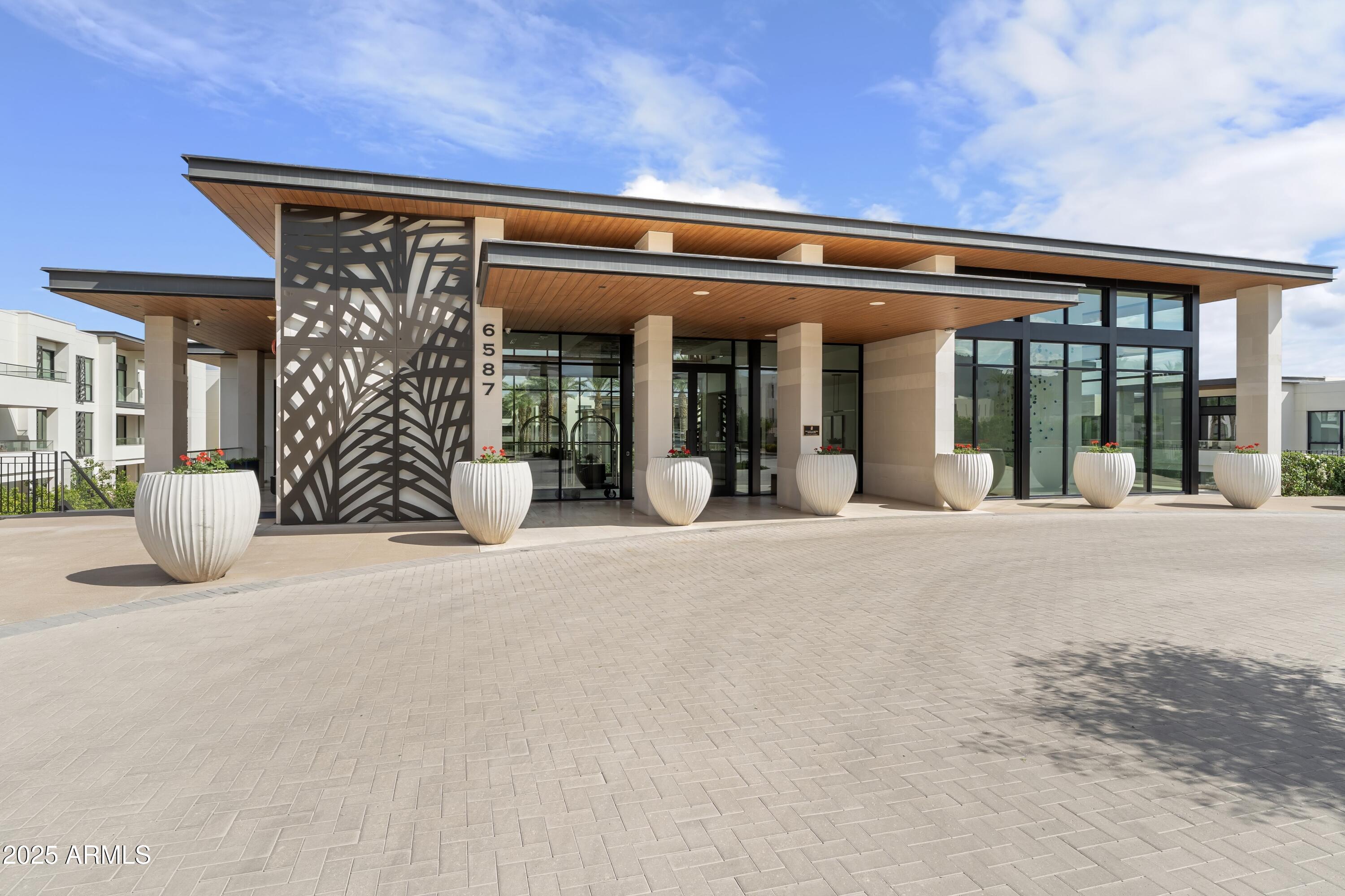 6587 N PALMERAIE Boulevard, 2041