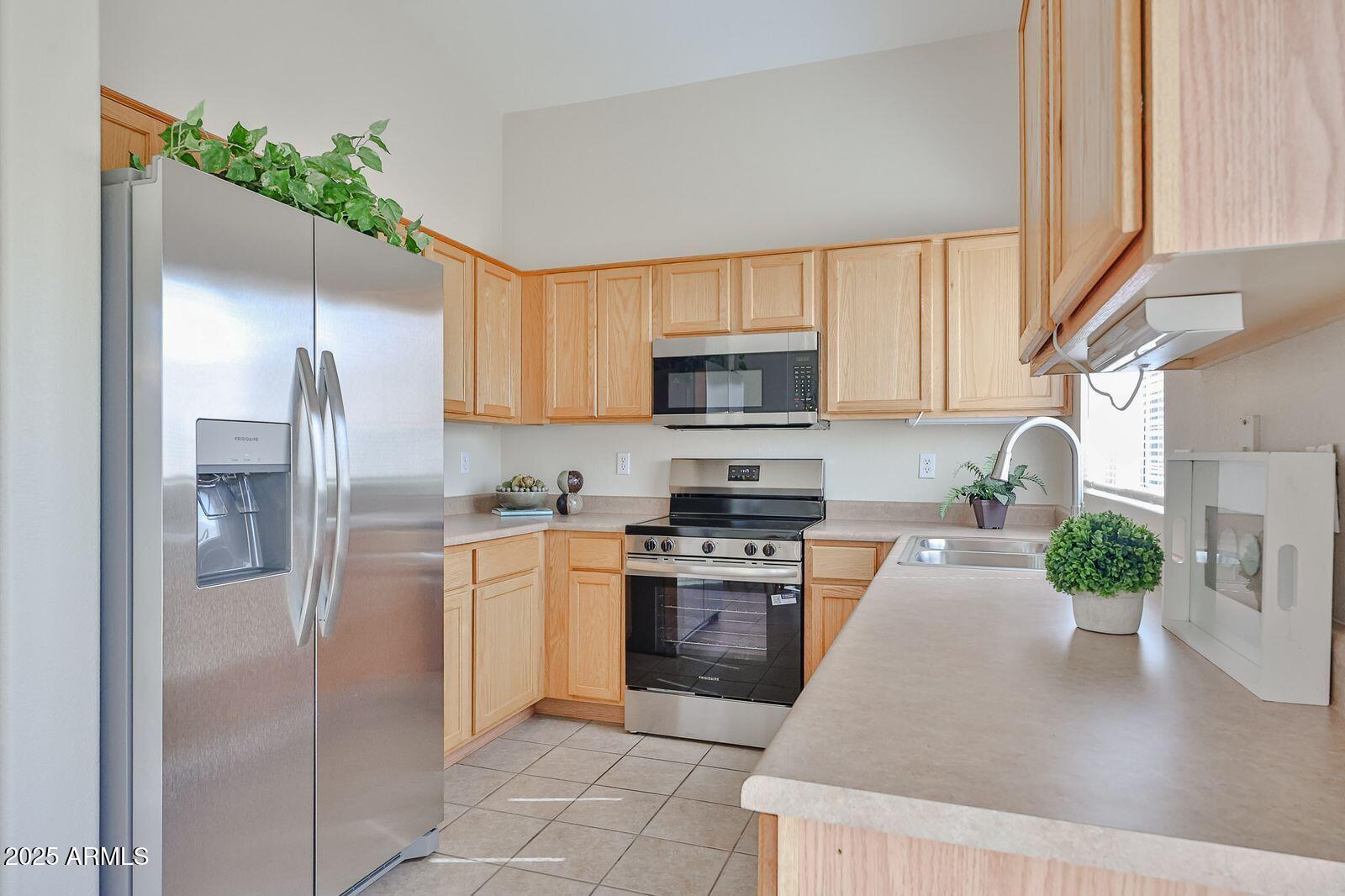 813 E YANEZ Avenue, Buckeye