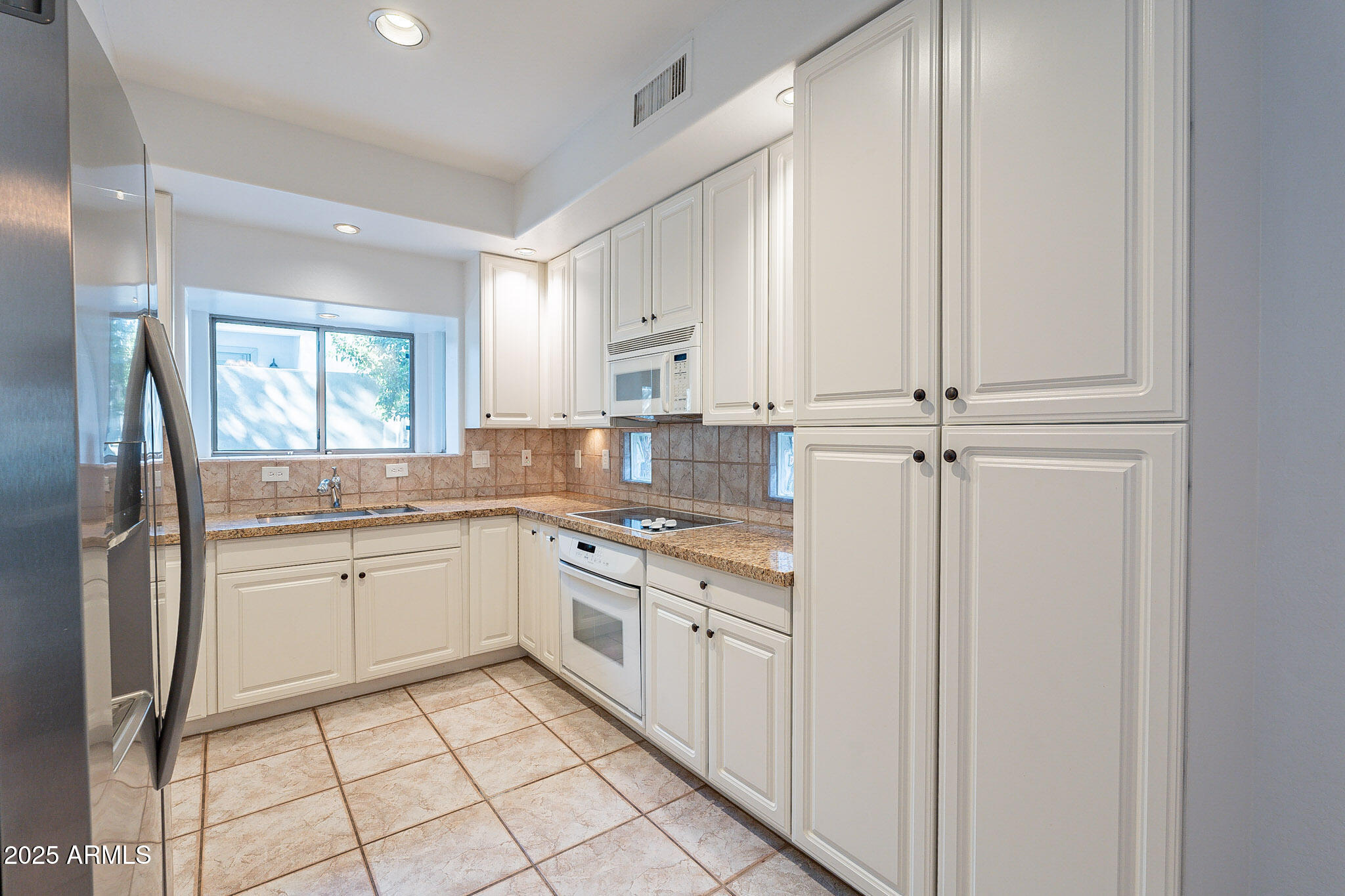 7240 N DREAMY DRAW Drive, 123