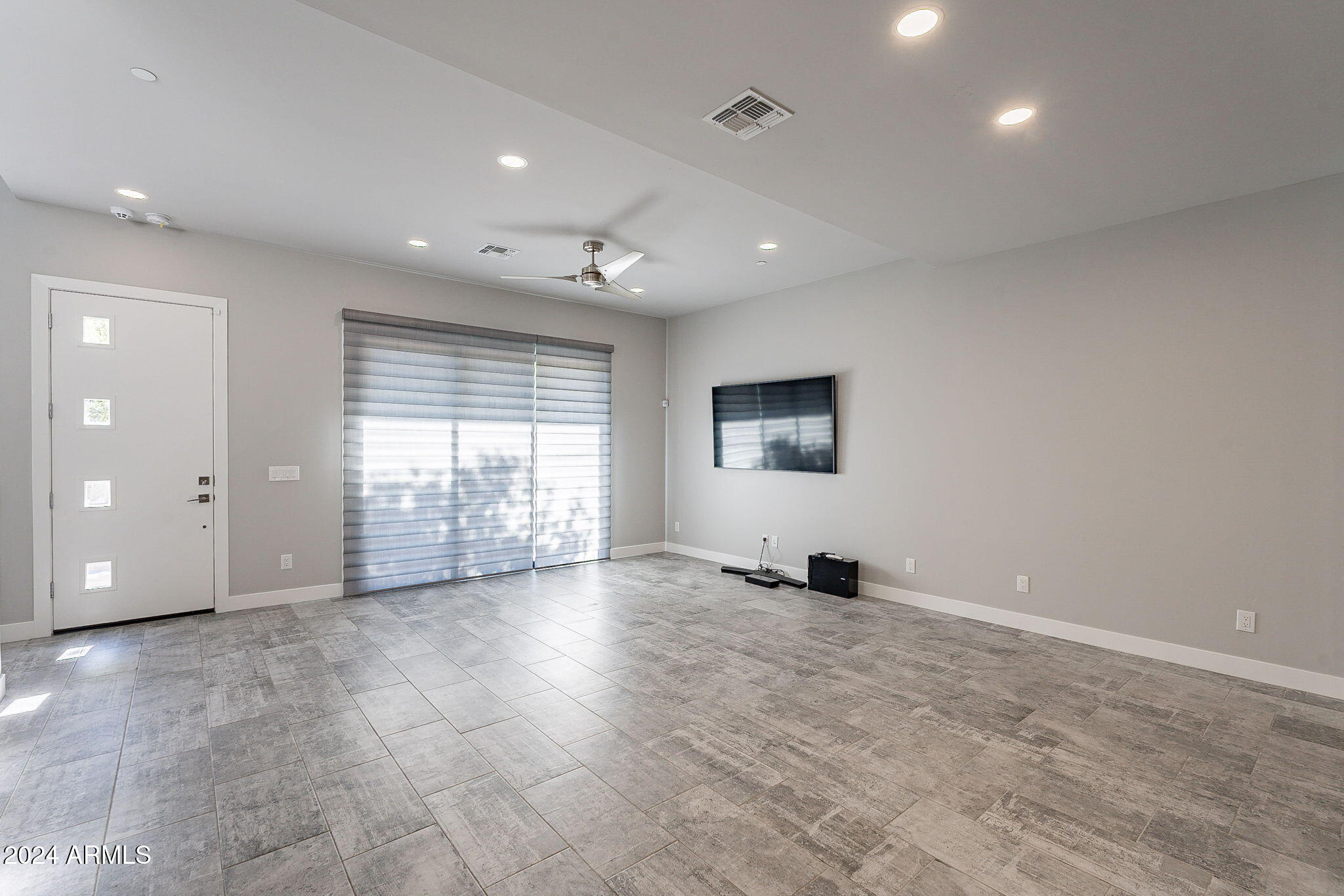 2645 E OSBORN Road, 3