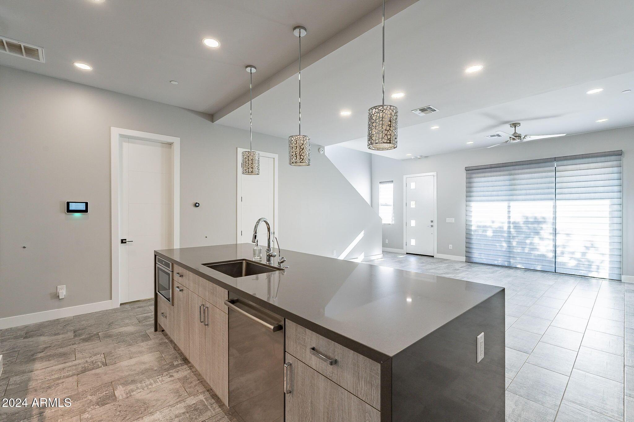 2645 E OSBORN Road, 3