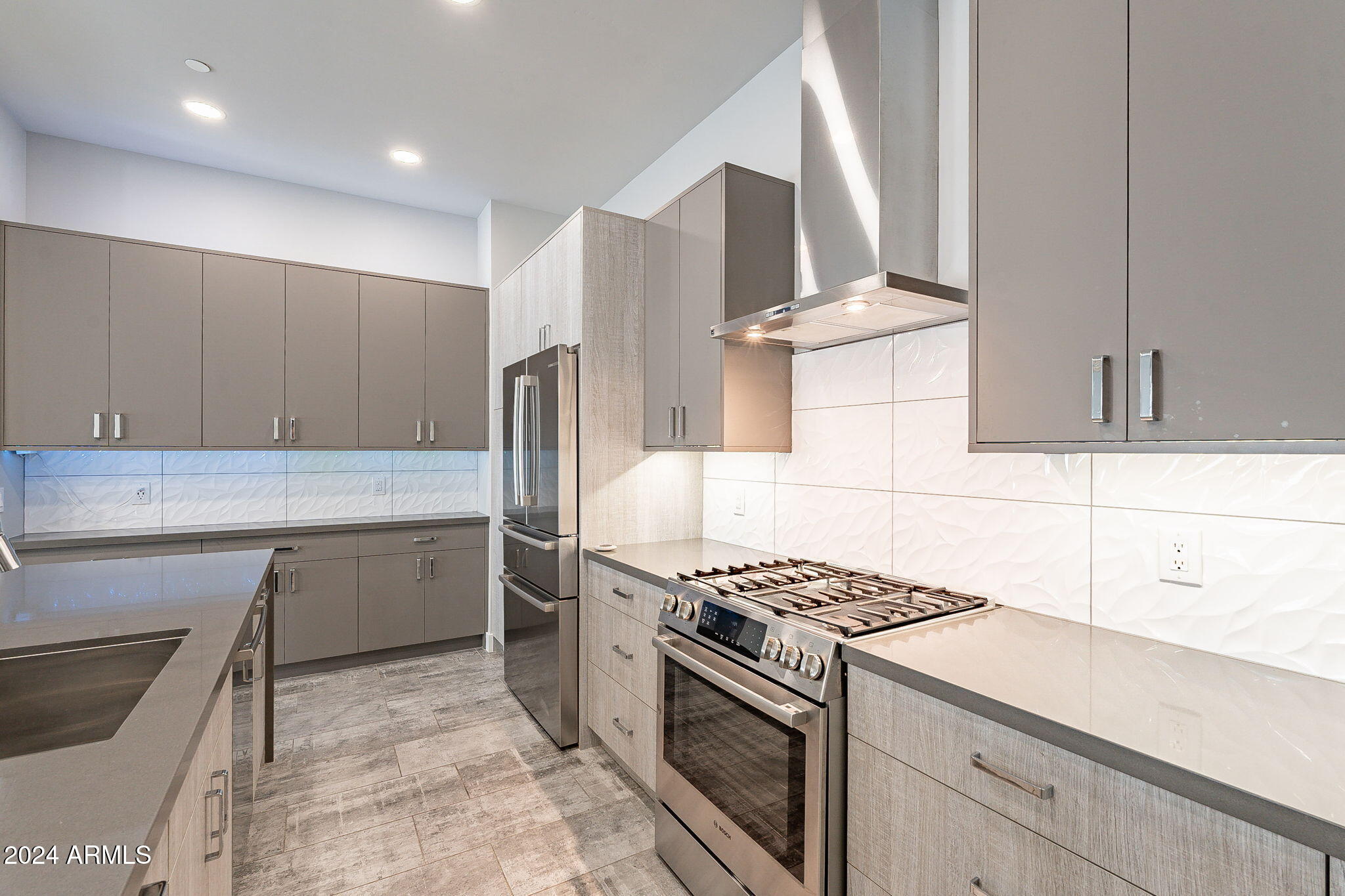 2645 E OSBORN Road, 3