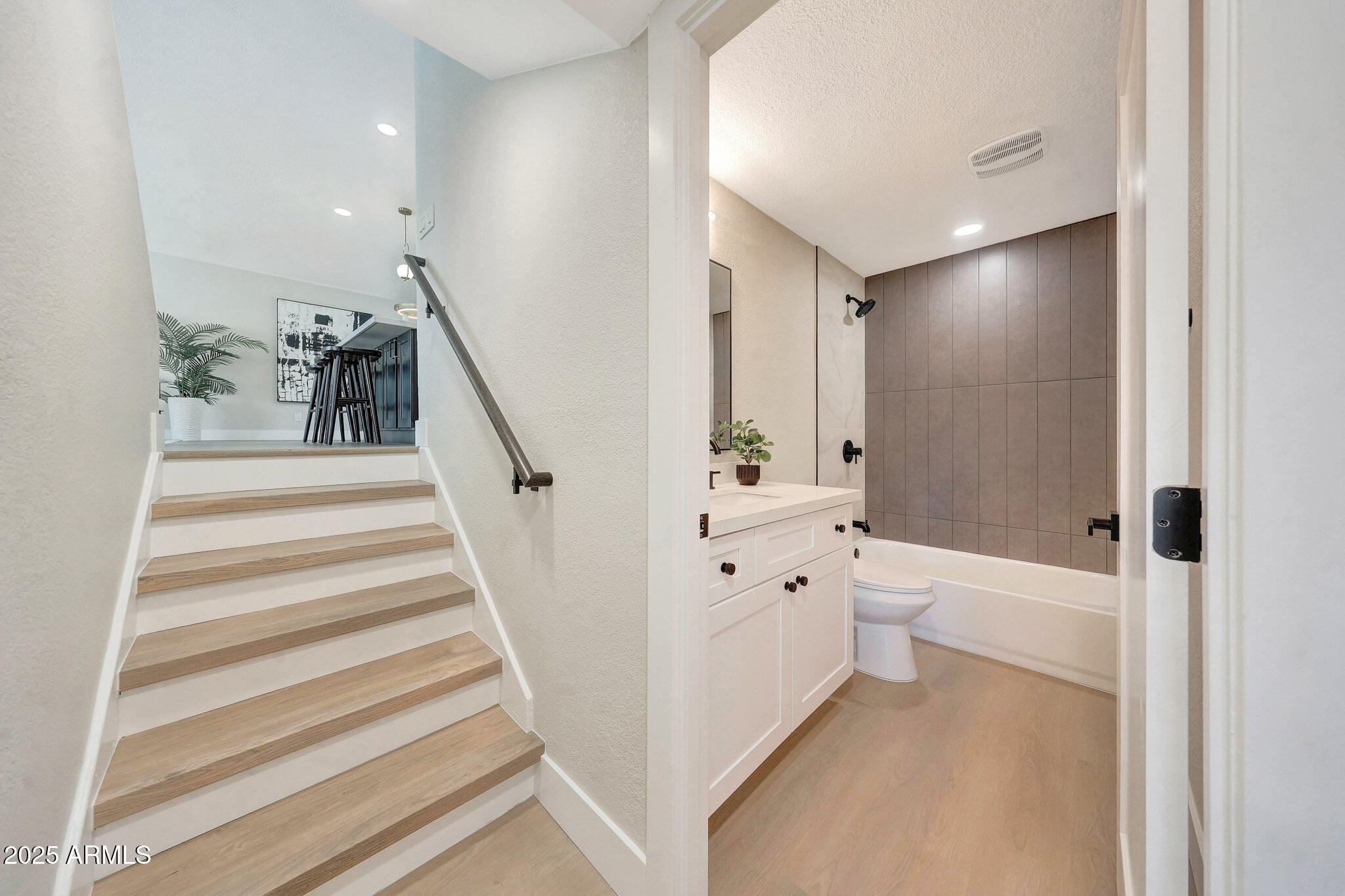 3116 W GELDING Drive