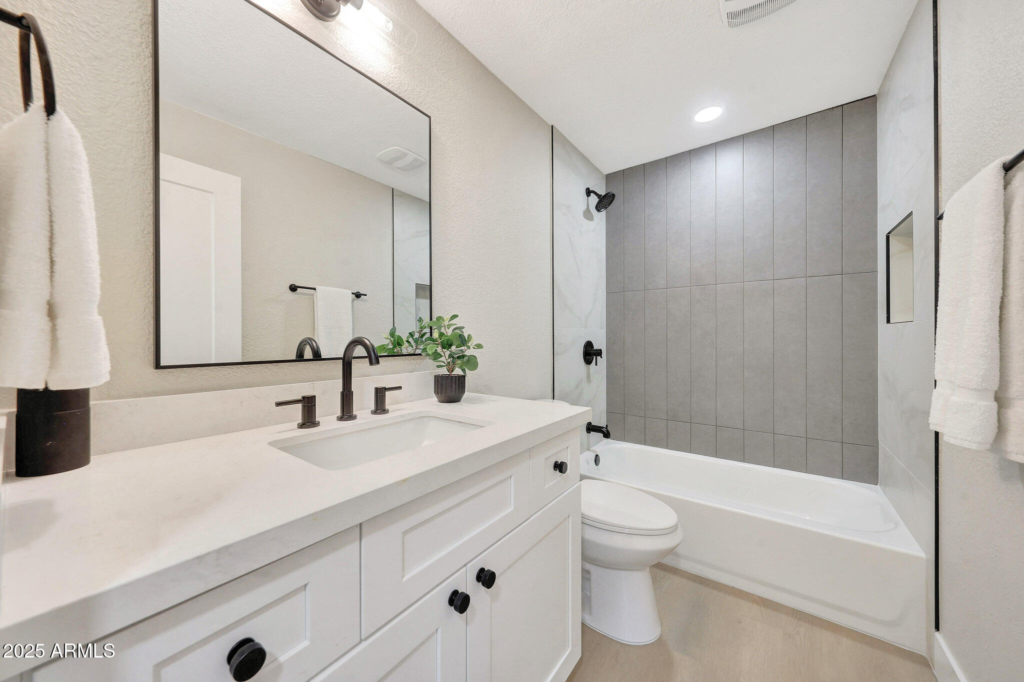 3116 W GELDING Drive