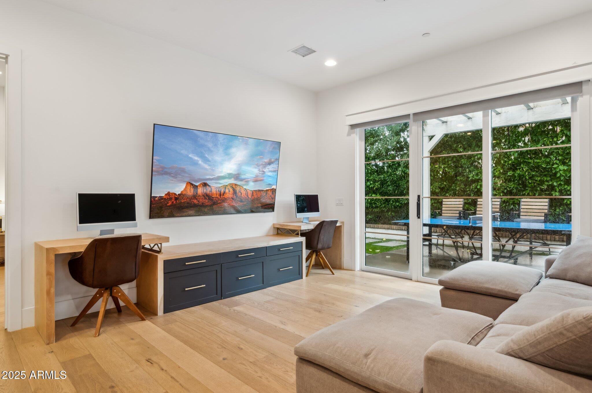 8624 E CAROL Way, Scottsdale