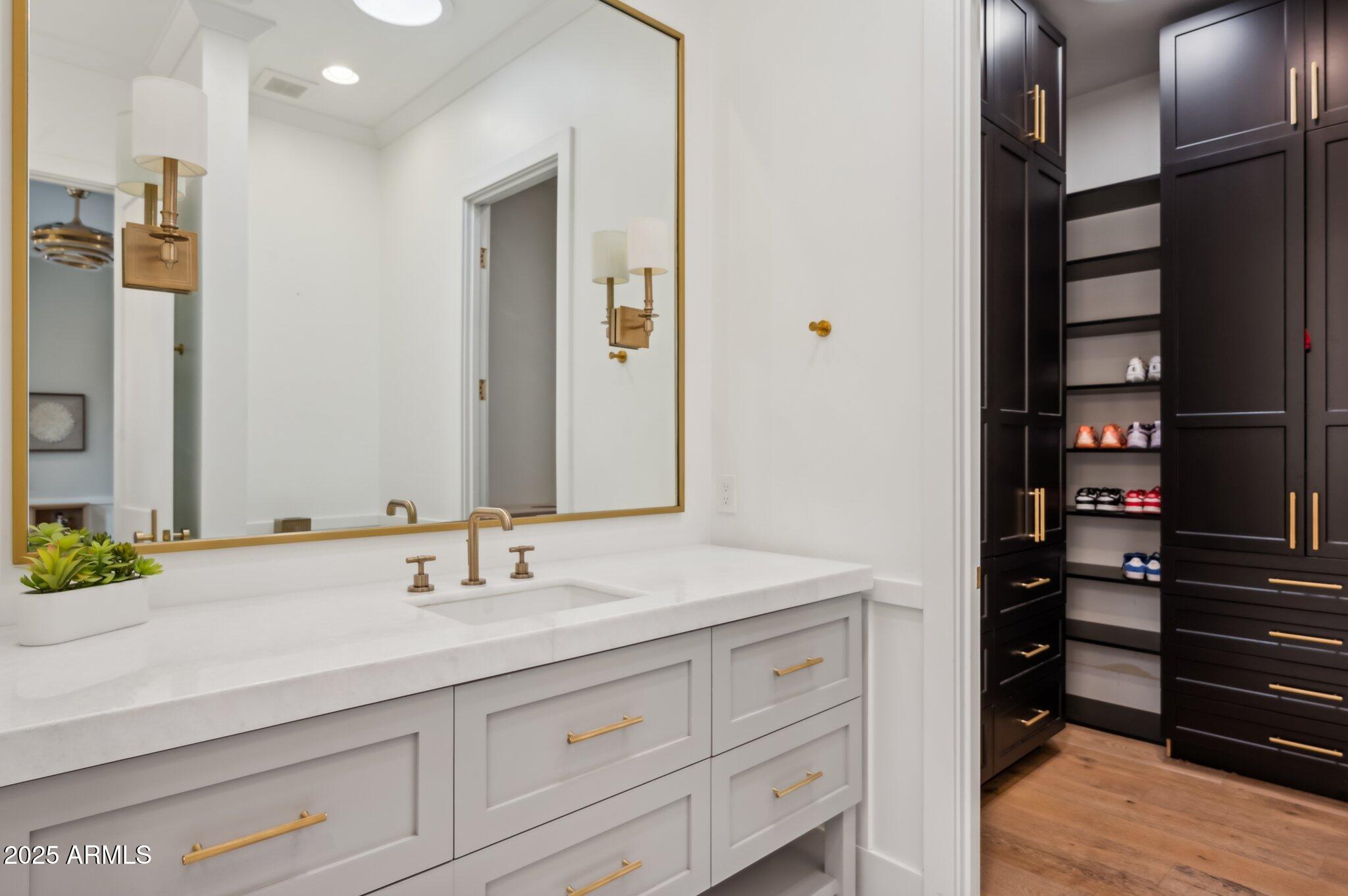 8624 E CAROL Way, Scottsdale