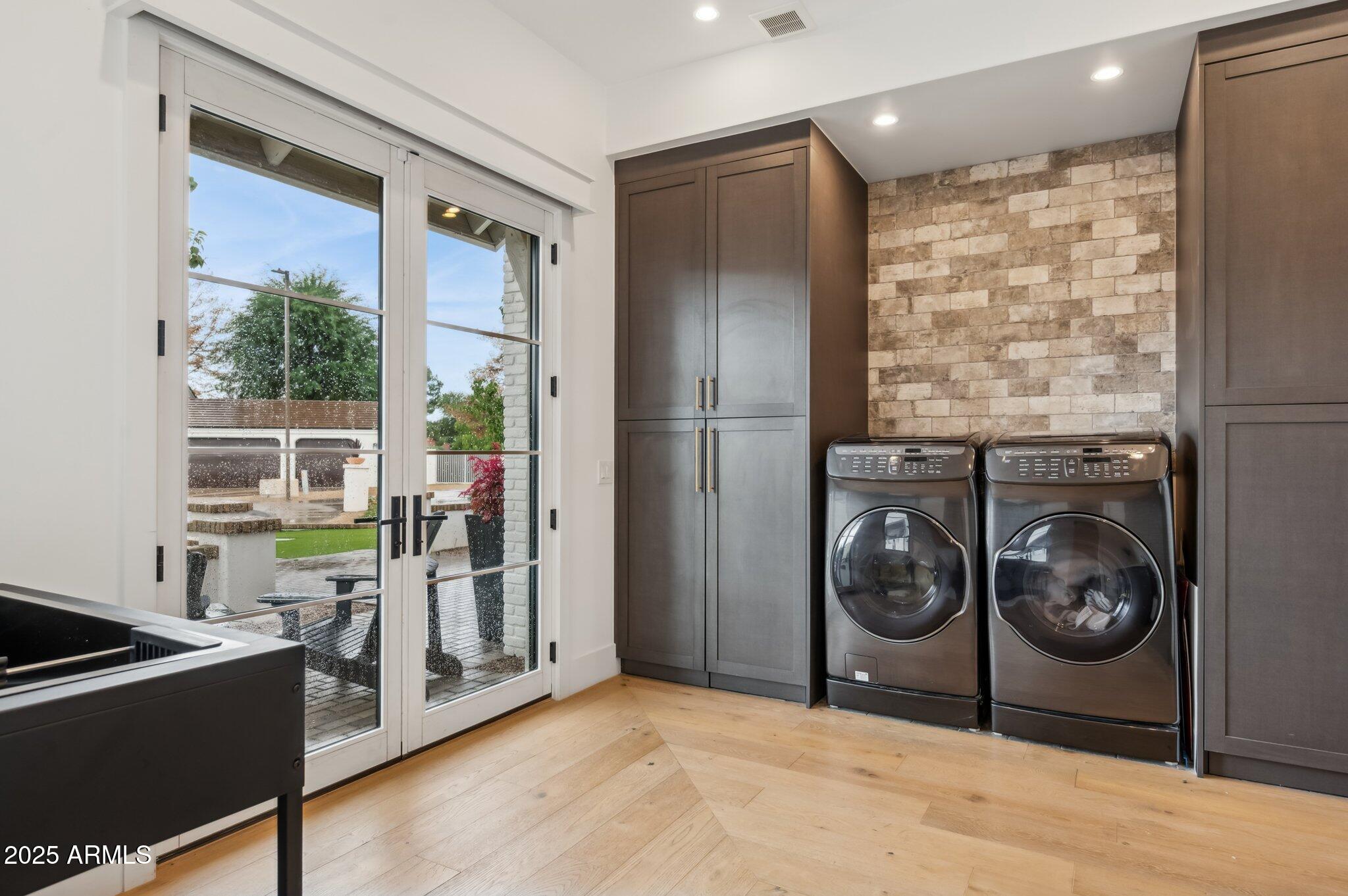 8624 E CAROL Way, Scottsdale