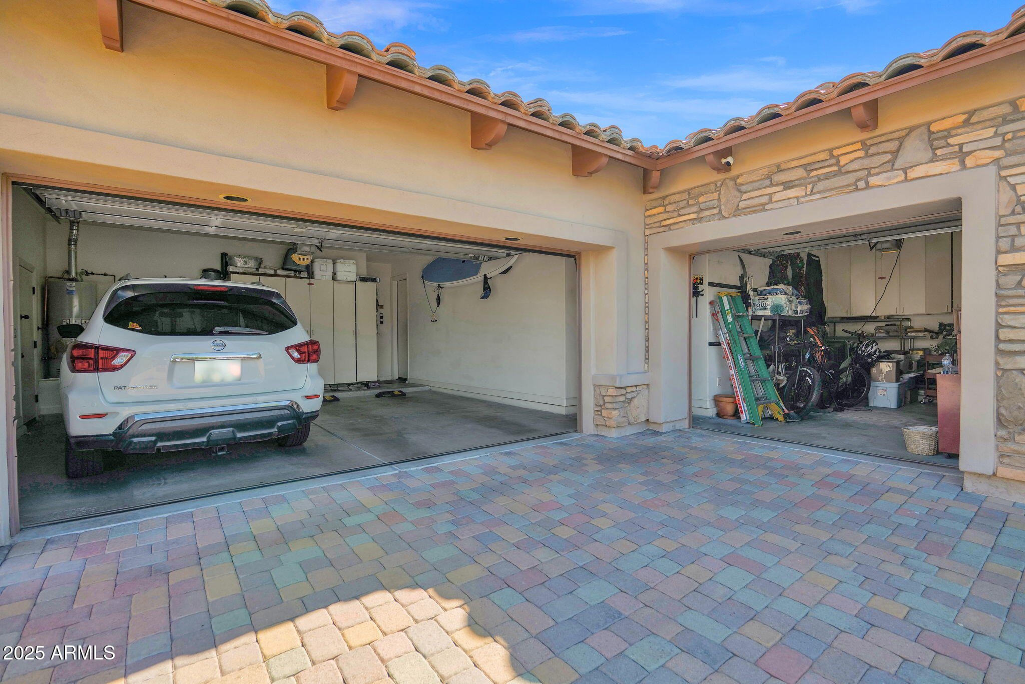 4207 N ARBOLES Circle