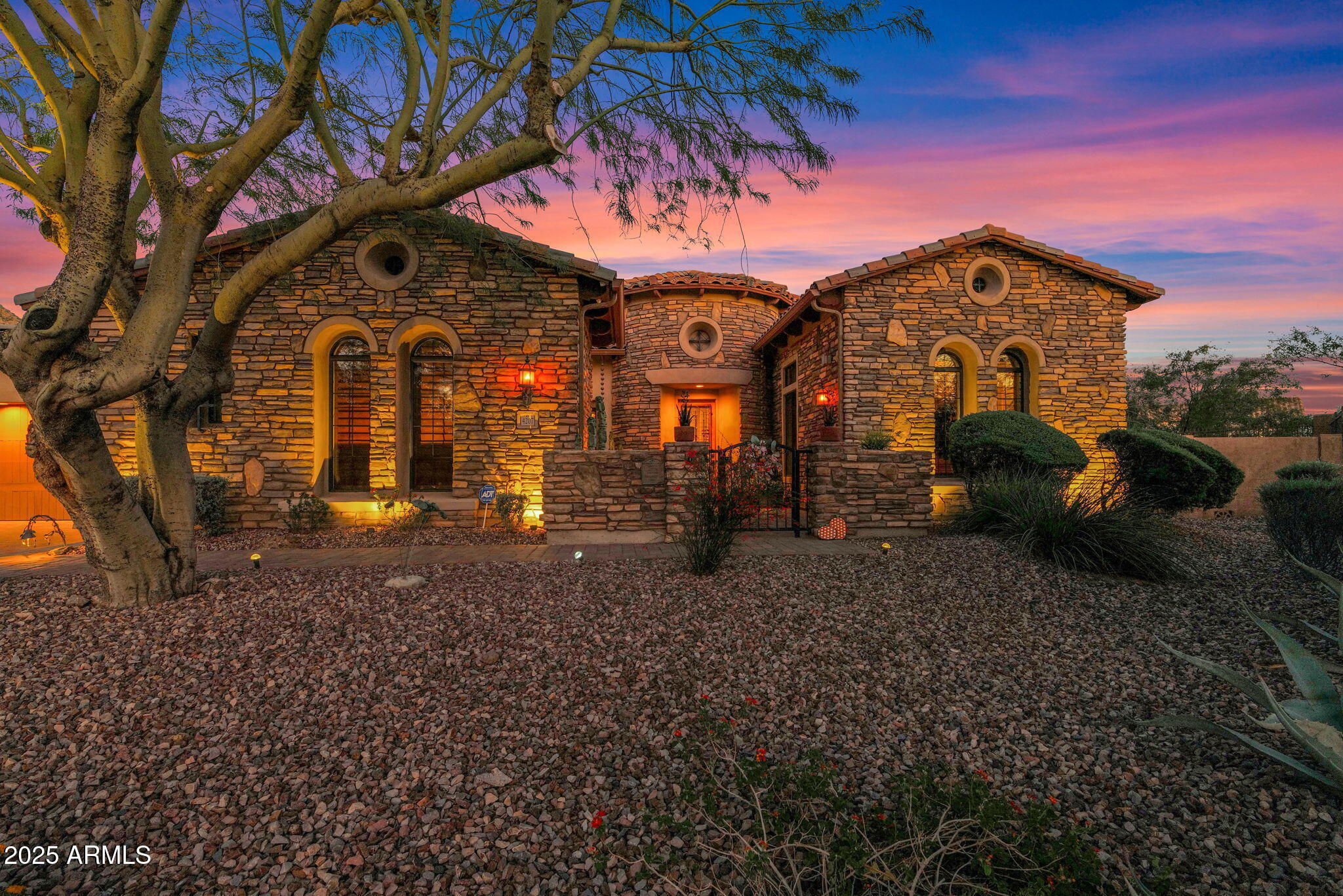 4207 N ARBOLES Circle