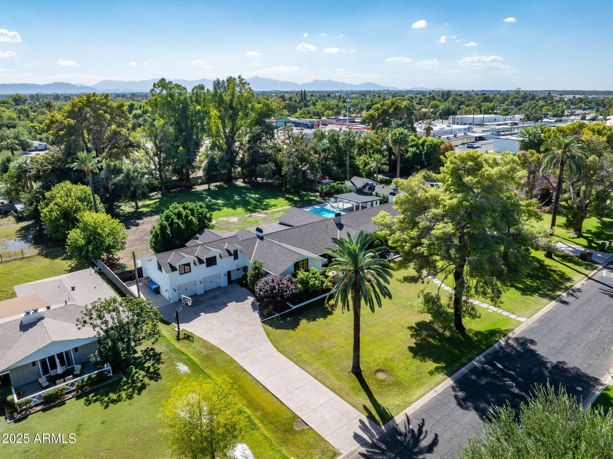 525 W Berridge Lane, Phoenix