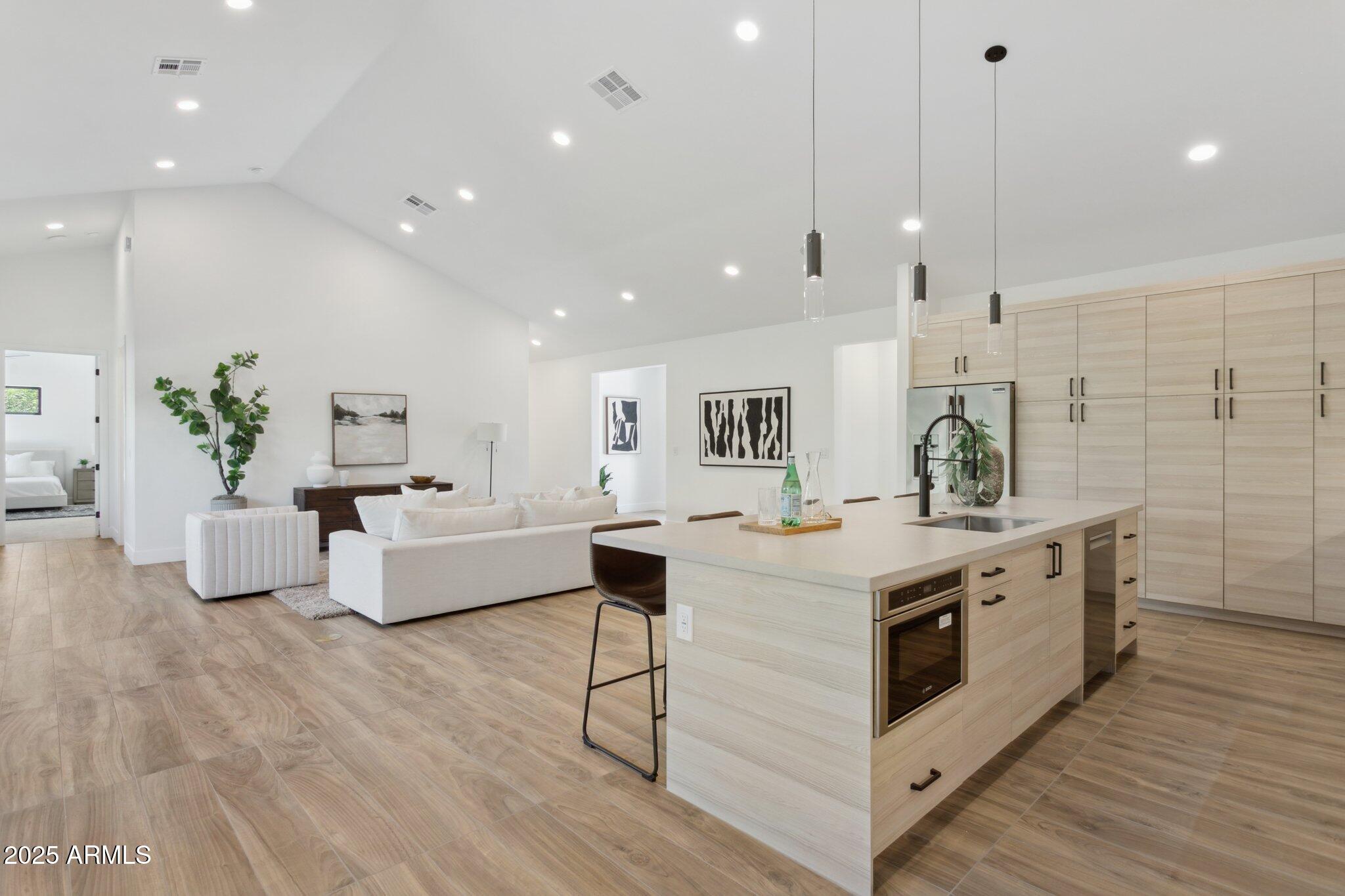 6329 N 10TH Drive, Phoenix