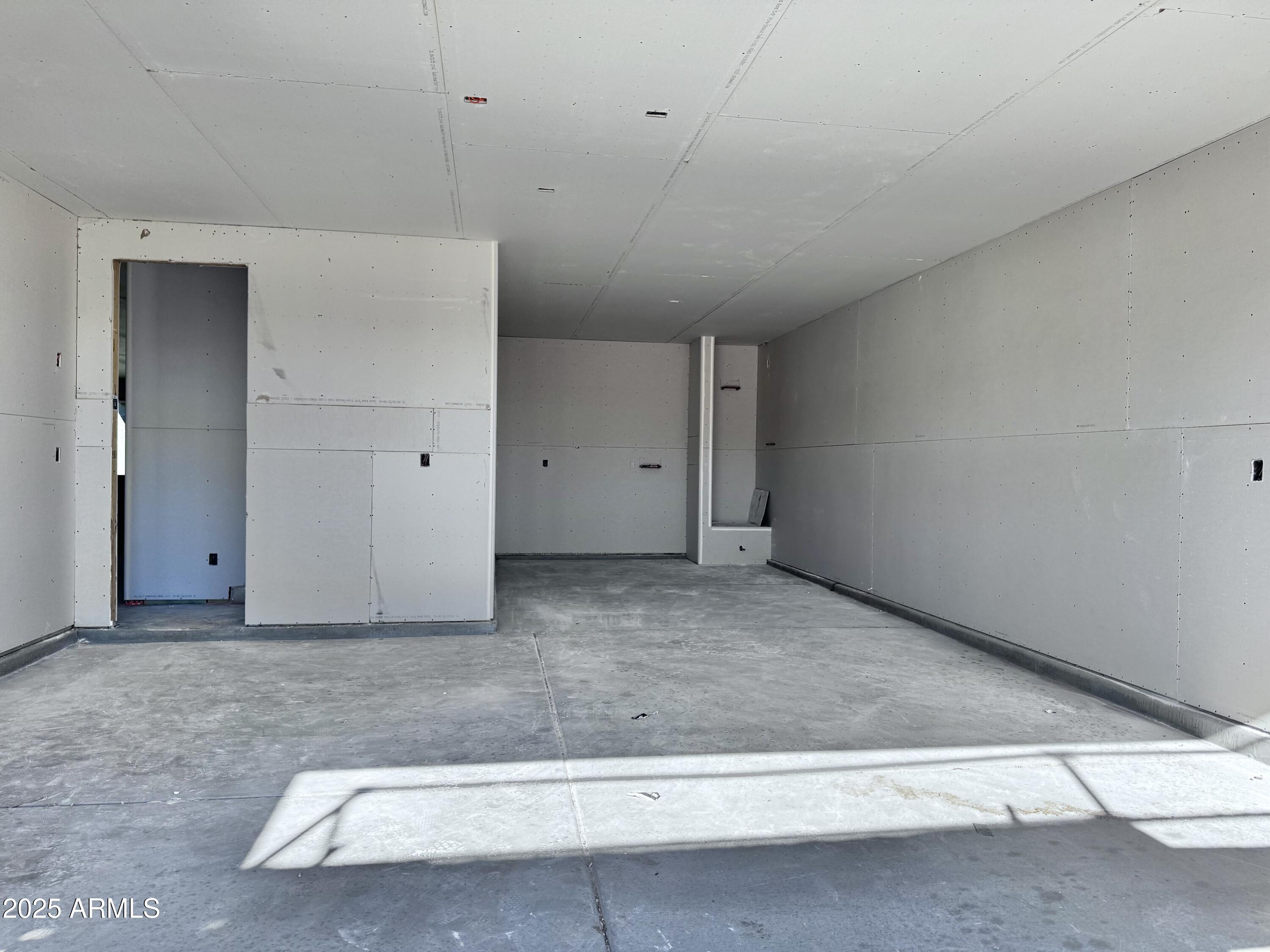 15716 W CAMDEN Avenue, Waddell