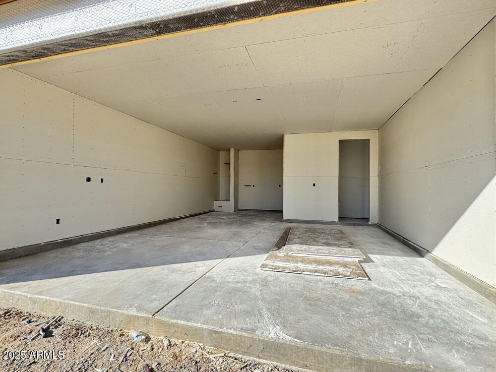 15720 W CAMDEN Avenue, Waddell