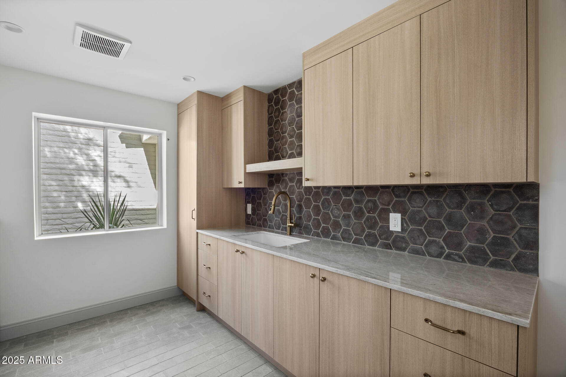 4646 E SHADOW ROCK Road