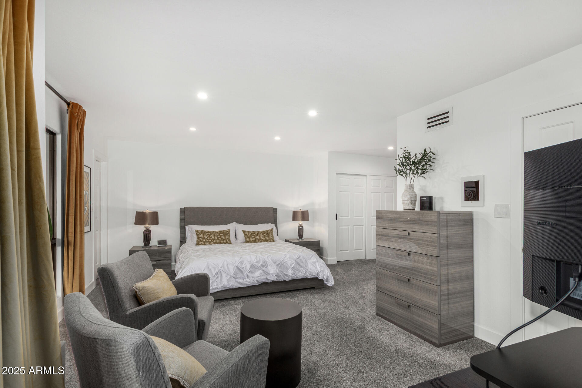 3800 E LINCOLN Drive, 23