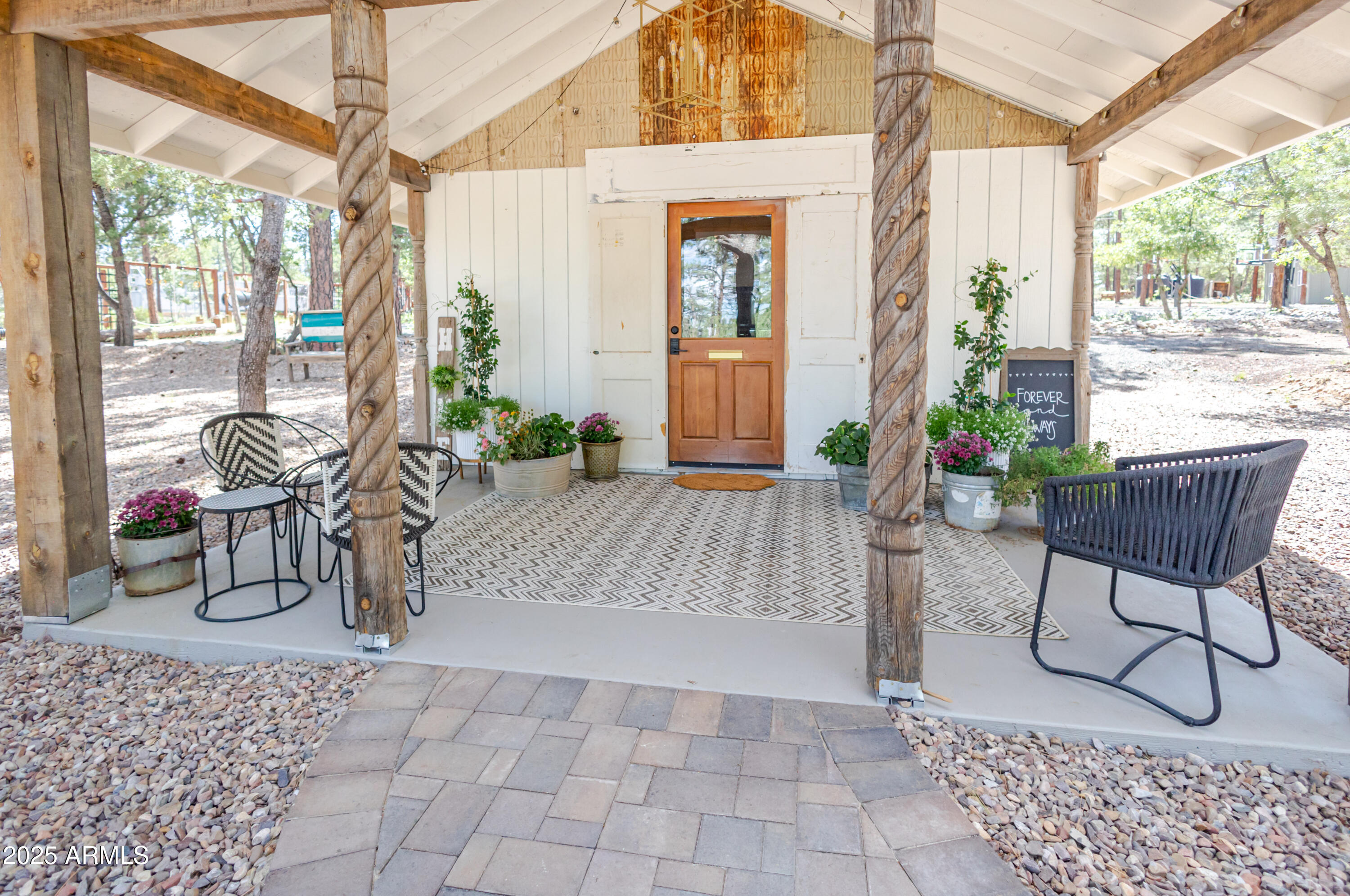 6385 W WHITE MOUNTAIN Boulevard