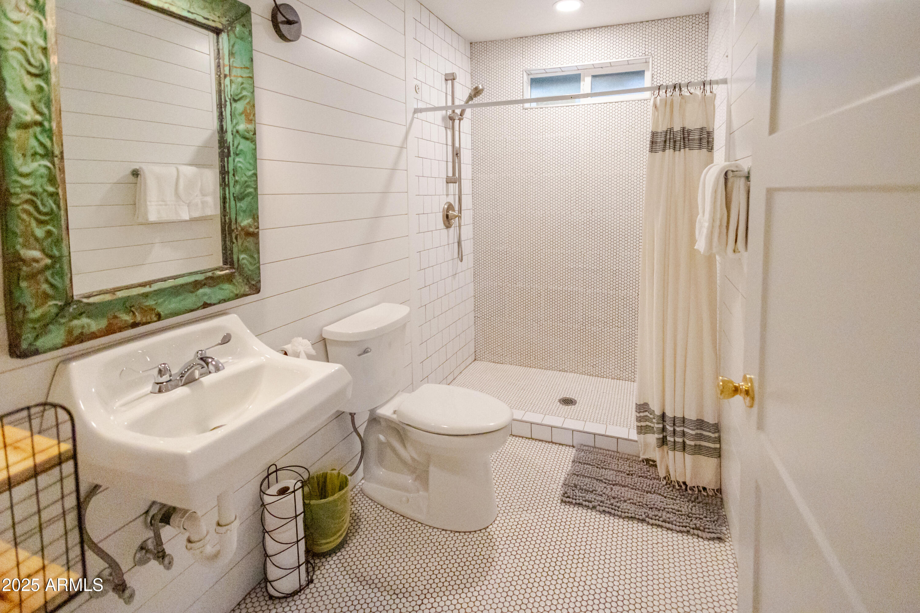 6385 W WHITE MOUNTAIN Boulevard