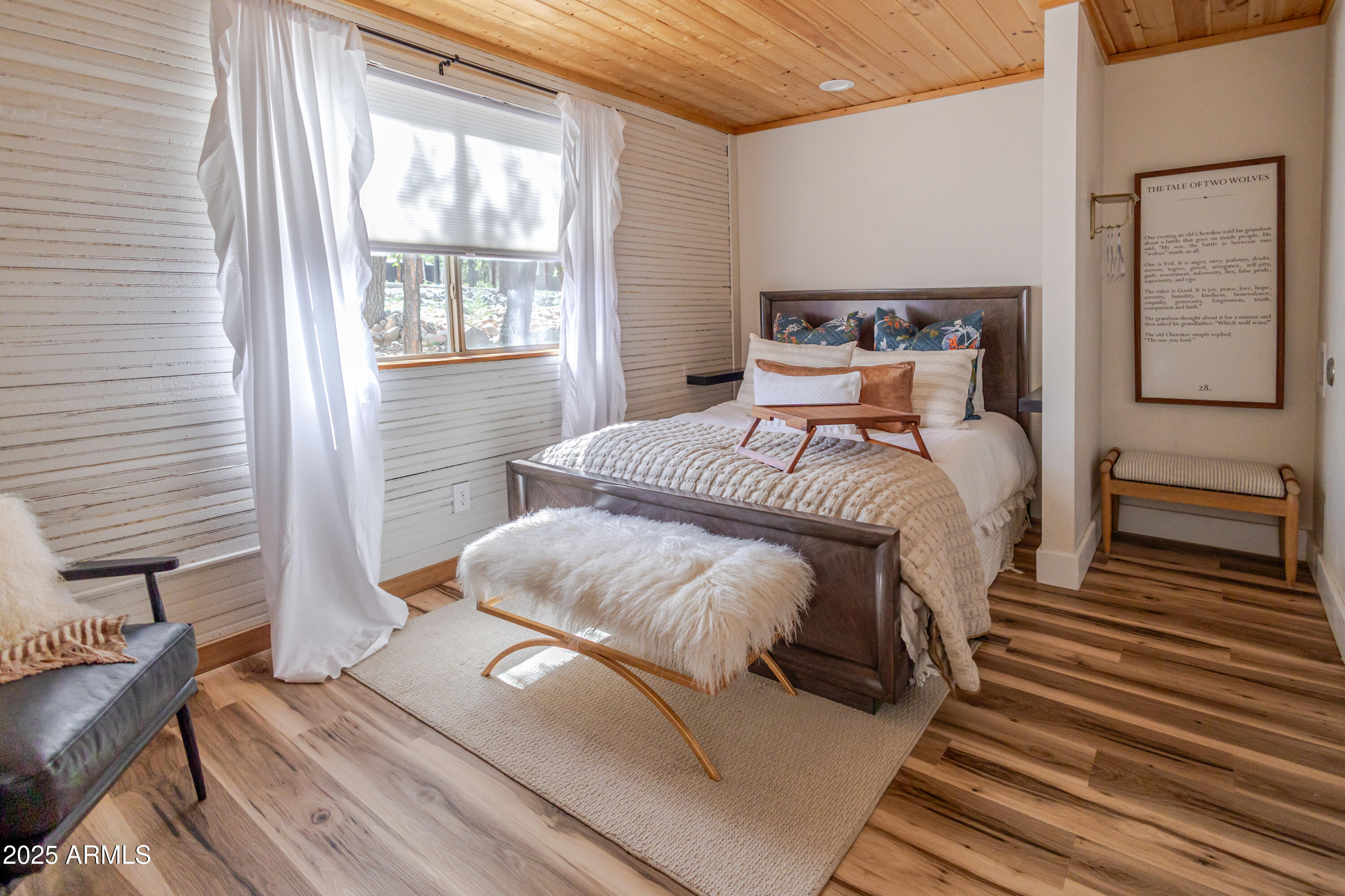 6385 W WHITE MOUNTAIN Boulevard