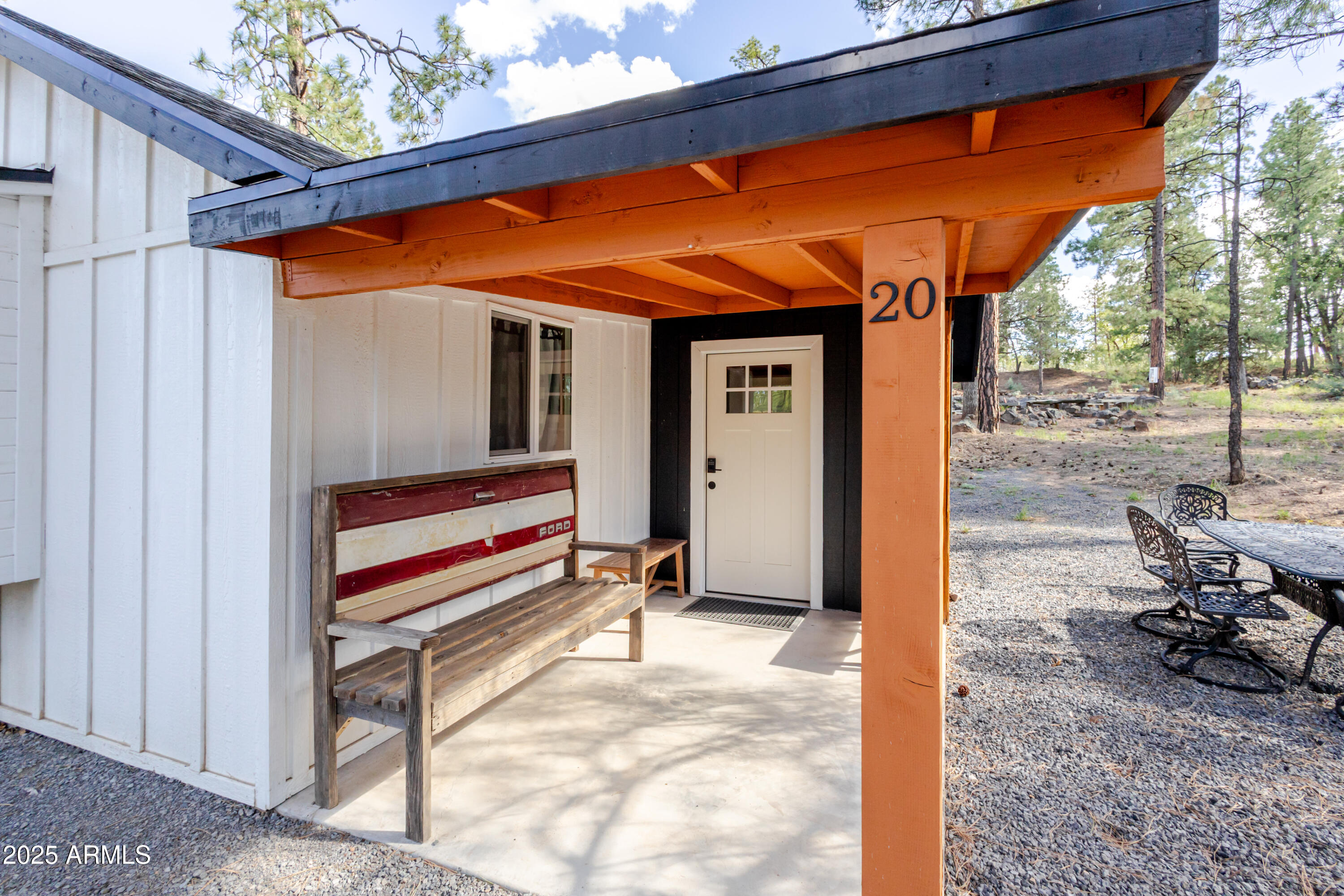 6385 W WHITE MOUNTAIN Boulevard