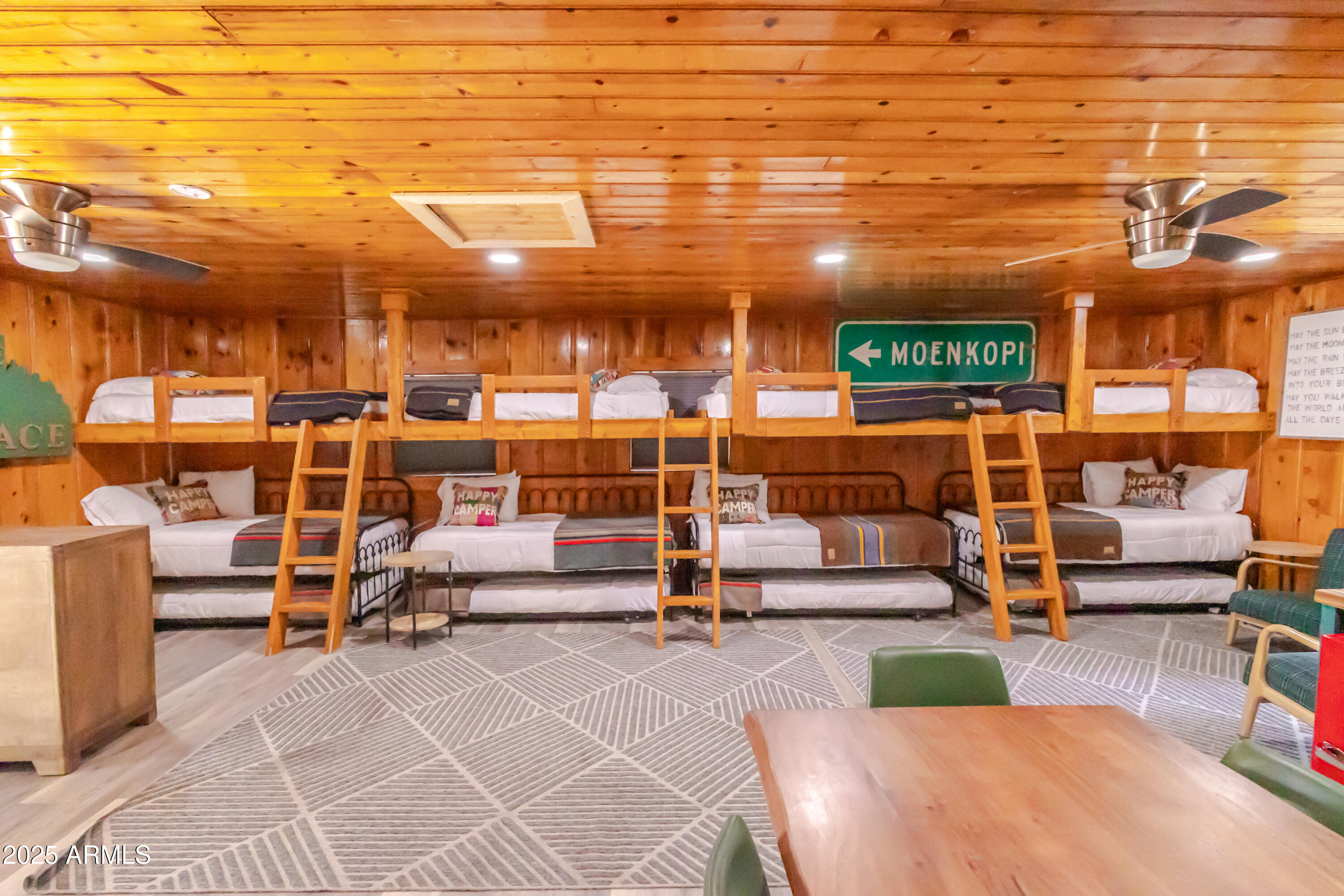 6385 W WHITE MOUNTAIN Boulevard