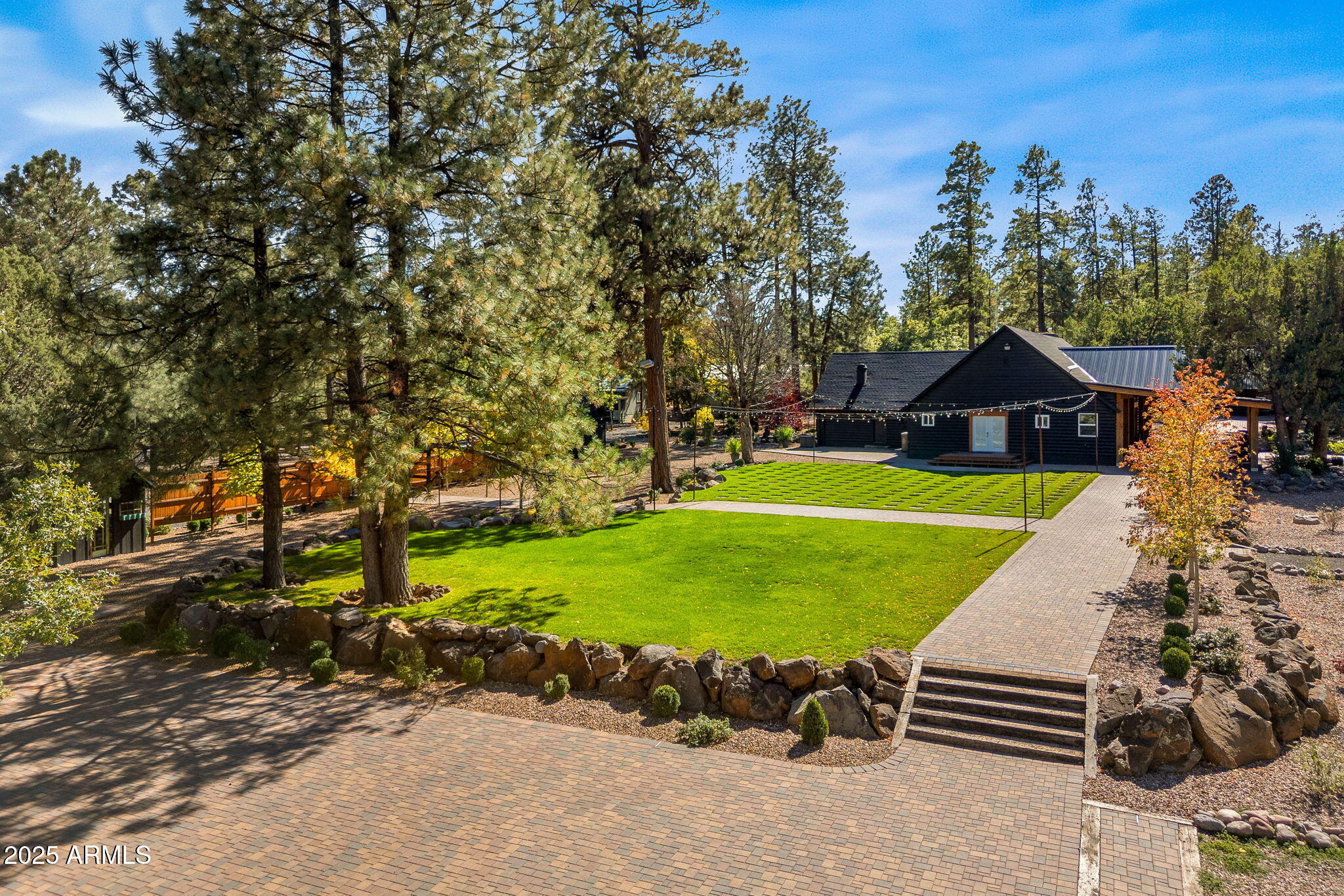 6385 W WHITE MOUNTAIN Boulevard