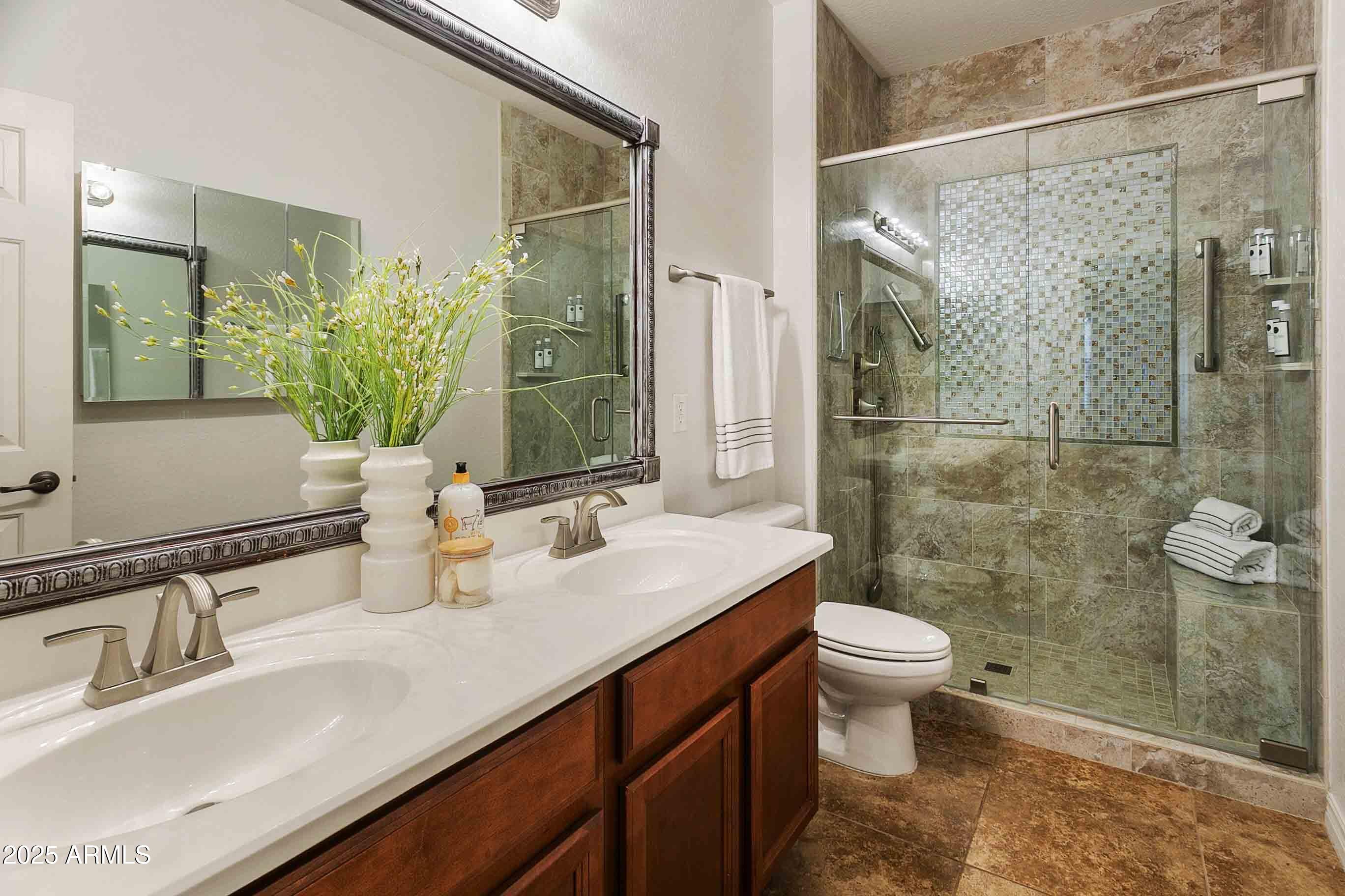 2736 E Sourwood Drive