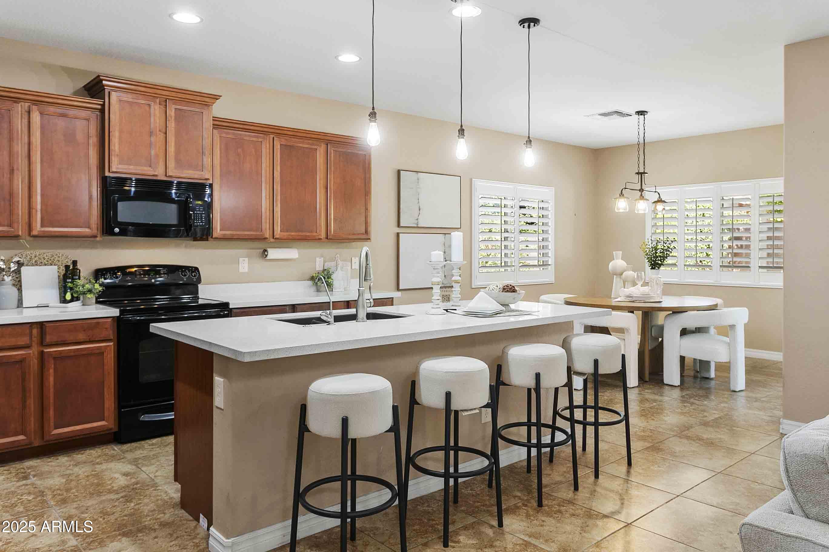 2736 E Sourwood Drive